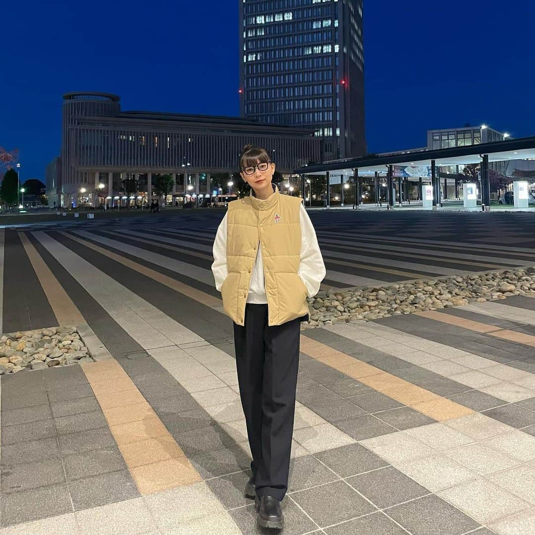 庄司芽生のインスタグラム：「母が一生懸命撮ってくれました🌃🌾 あっという間だったけど、お仕事の合間で帰れて良かった♡ 東京戻って頑張るです〜〜父上、運転ありがとう〜🚗‼️  #めいの服   #pr #hystericglamour #ヒステリックグラマー」