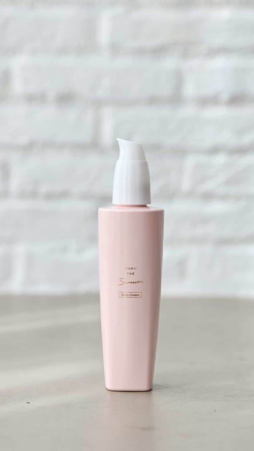 大野真理子のインスタグラム：「@mukii.official mukii the body serum 新発売ライブです(^^)」