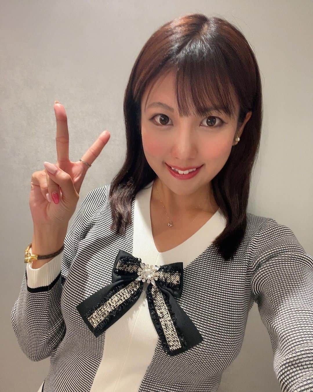 神谷麻美さんのインスタグラム写真 - (神谷麻美Instagram)「︎ #ネイル 可愛すぎるっ💖🎀💎💖✨️  ピンクとリボンとキラキラで最高っ💖👸🫶👼🏻‪💖✨️  minoriさん、ありがとうございます💖🌷✨️   #韓国ネイル #推しネイル」10月23日 21時17分 - asamice428