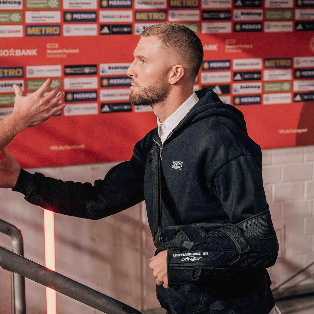 アンドレ・ホフマンのインスタグラム：「Was für ein Wochenende! Was ein Spiel! Respekt an alle die an diesem Abend mitgewirkt haben und ganz viel Liebe für dieses Team⚽️❤️💪🏼 #FortunaFürAlle」