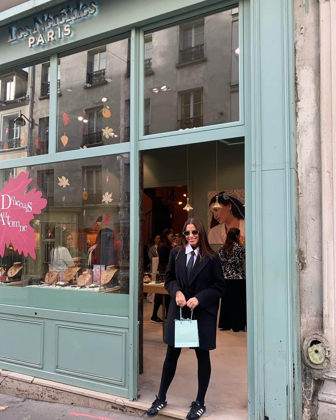 レネレイドさんのインスタグラム写真 - (レネレイドInstagram)「Back to last week 📸 we were honored to welcome @tabataboccatto and her team in the Les Néréides Montmartre store during the @itfashiontour ✨✨」10月23日 21時26分 - lesnereidesparis