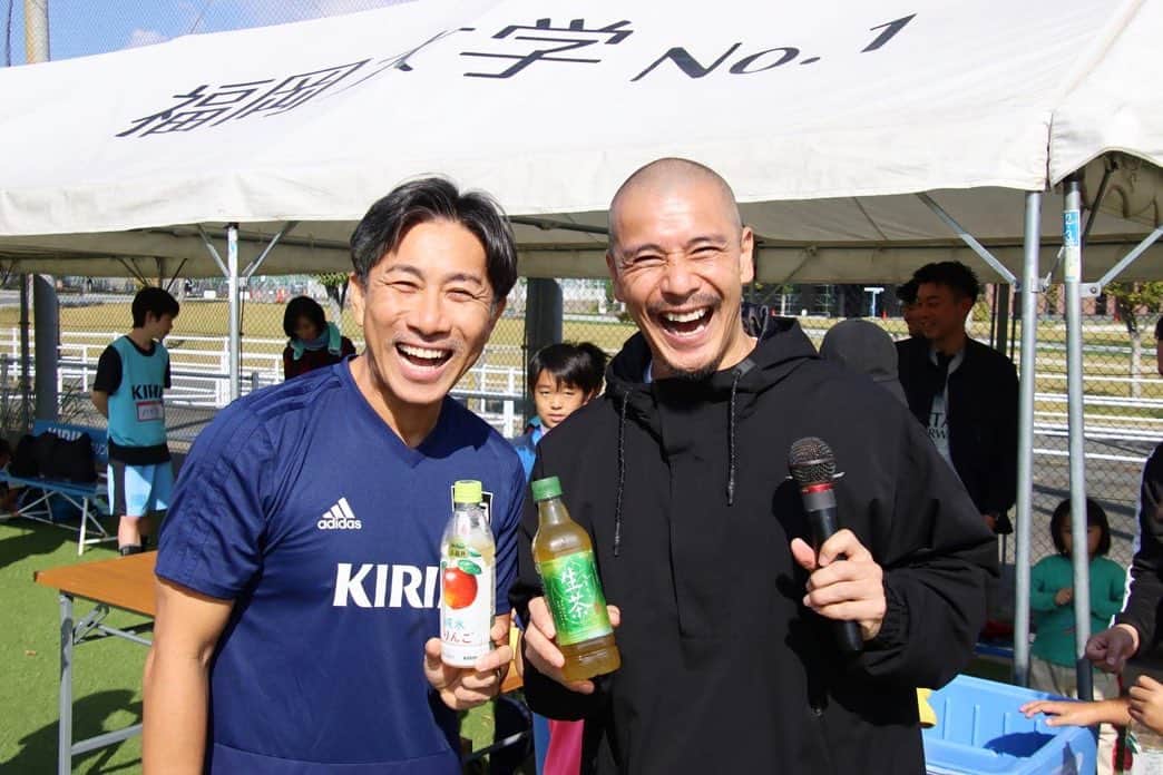 のインスタグラム：「福岡と名古屋でのKIRINサッカー教室でたくさんの方々にお世話になりました。 子供達と一緒に楽しく真剣にサッカーを楽しみました⚽️ みなさんありがとうございました‼️ Gracias👆 #kirin  #サンドラッグ #ダイレックス #cgc」