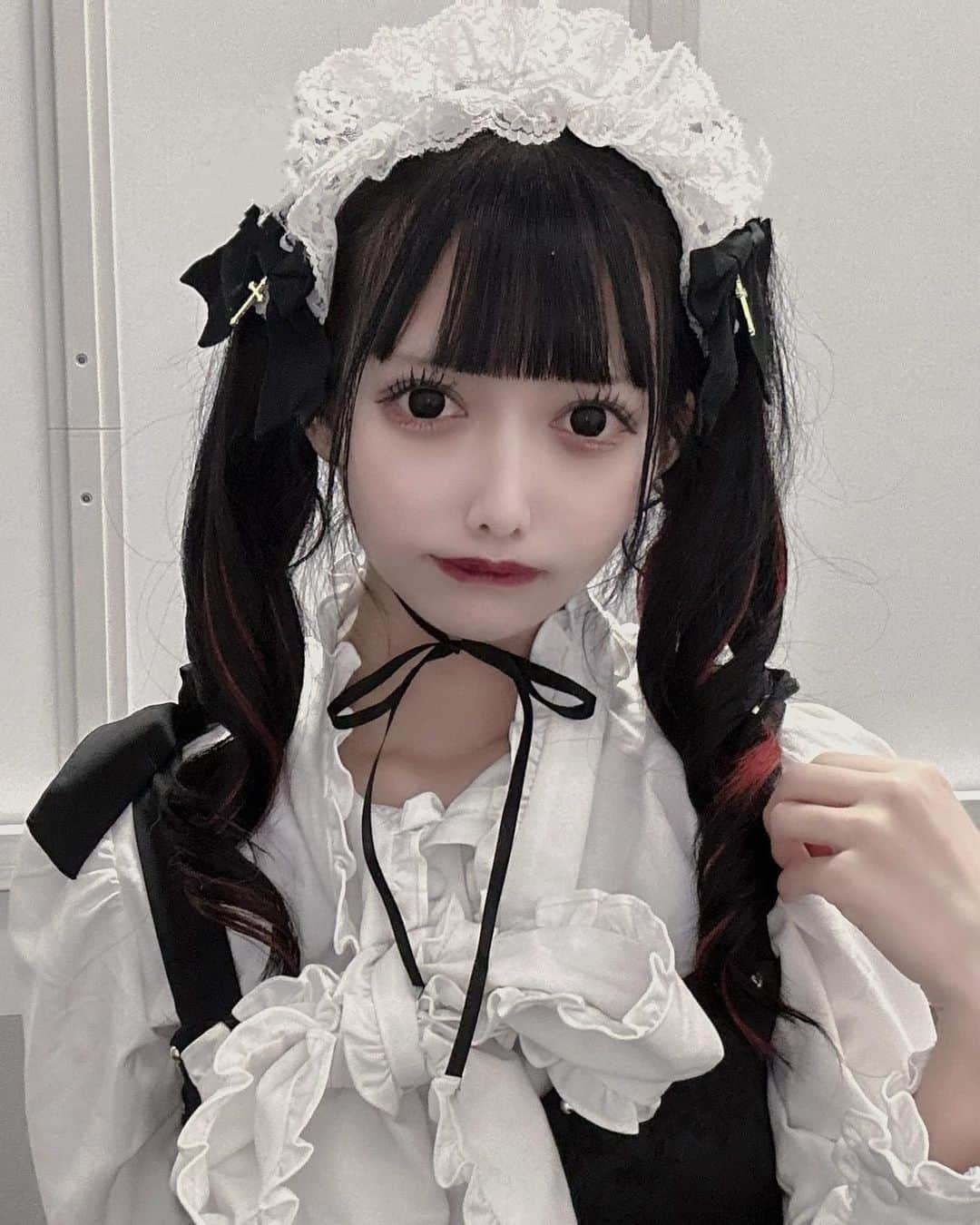 れものインスタグラム：「. . チェキ会の時の衣装 ！♡ . . ワンピースはDimMoireだよ〜 . . . . . . . #量産型  #病みかわいい #地雷女 #量産型コーデ #量産型女子 #地雷 #量産型ヲタク #selfie #セルカ #selca  #自撮り女子 #自撮り界隈 #yamikawaii #ゴスロリ #좋아요 #셀카 #셀피 #메이크업 #팔로우 #meido #카페 #셀스타그램 #メイド #メイド服 #ロリィタ #ニーハイ #goth #ジラジョ #dimmoire」