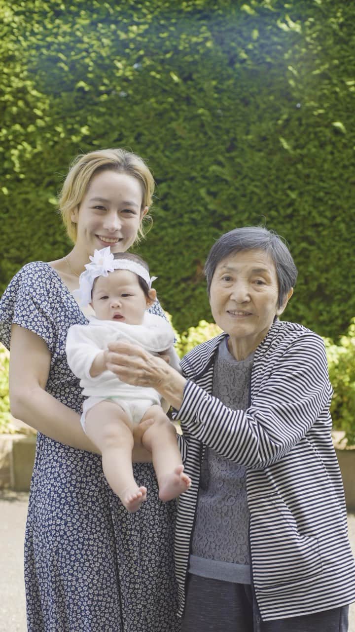 川辺辰郎のインスタグラム：「月に一回のひいおばあちゃんに会う日  #子育て #育児 #感動」
