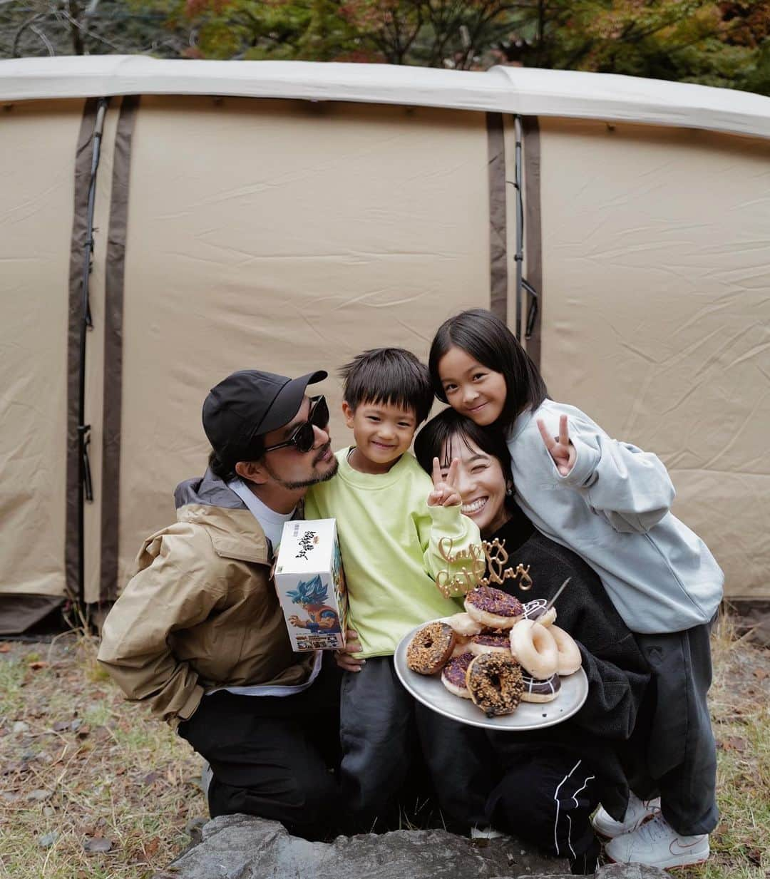 正中雅子のインスタグラム：「Happy 6th birthday👦🏽💚  可愛い可愛いしてる息子も遂に6歳になりました🥹🫶  とにかく大好き🤍  こんなにも愛おしい気持ちにさせてくれてありがとう🤍  キュンとくる瞬間を永遠に更新しています😂笑 でも、めちゃくちゃ怒ったりもするけどこれからも元気に楽しく大きくなってね♡  週末のキャンプでみんなにお祝いしてもらって キャンプの帰りはポケモンセンター行って大満足なお誕生日でした🫶  寝癖がなかなか治らないところも好きです🫶笑  毎日2枚目の写真みたいにくっついて寝てくれるけど それもいつまでかな🥹と思うと 毎日大切にしたいもんです♡  #6歳#お誕生日#男の子ママ #キャンプ」