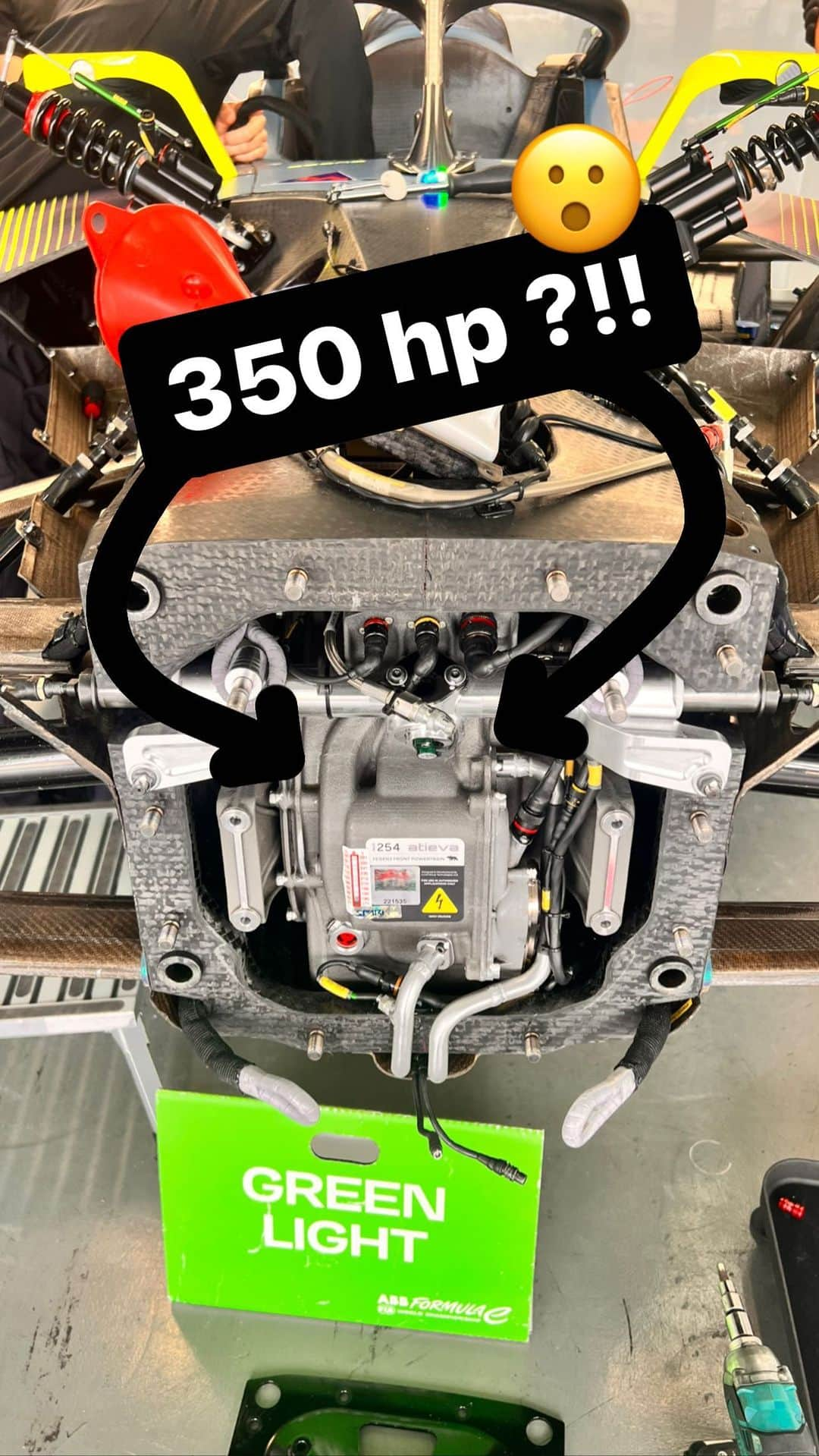 ルーカス・ディ・グラッシのインスタグラム：「Did you know the front motor of the Formula E delivers up to 250kw ? Nearly 350 horsepower by itself ! Another 450hp extra from the rear motor…  #FIAFormulaE #FormulaE #Electric #ElectricVehicle #Racing #Motorsport #ABB #ABBgroup #JuliusBar #JB #EY #BellHelmets #Cupra」