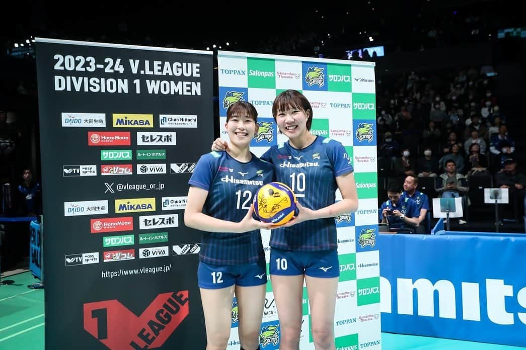 大竹里歩さんのインスタグラム写真 - (大竹里歩Instagram)「🔥 Ｖリーグ久光スプリングスOPENINGGAMES💙 IN SAGAアリーナ🏐  来ていただいたみなさんのパワーと熱意に ずっと鳥肌が立ち一体感のあるホームゲームでした🫶  またこの空間を作り出すために尽くしていただいた 全ての方の想いが詰まった素晴らしい２日間に感謝です✨️  これからもっと強くなって佐賀の皆さん、 SPRINGSFAMILYのみなさんに 誇りに思っていただけるように頑張ります🤝  本当にありがとうございました☺️!!  #久光スプリングス #SAGAアリーナ #さいこう記録へみんなでトス  #佐賀さいこう」10月23日 21時39分 - riho_take0827