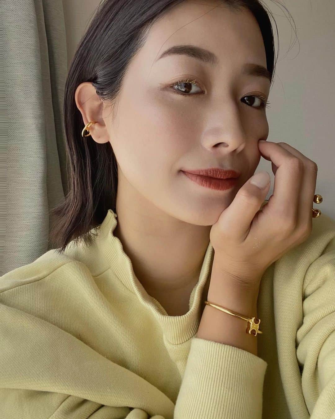 鬼辻麻衣のインスタグラム：「🍋  最近つけてるイエローマスカラ💛 @didion_beauty のニューカラー✨ お気に入り🤩  先日 @mio_clinic.umeda へ🧖‍♀️ 丁寧にカウンセリングしていただいて 今回はピーリングをお願いしました✨✨ 一皮剥けて、くすみ気味だった肌が 明るくなった気がします🥹✨✨  また定期的にお肌のメンテナンスに 通っていこう🌿🌿」