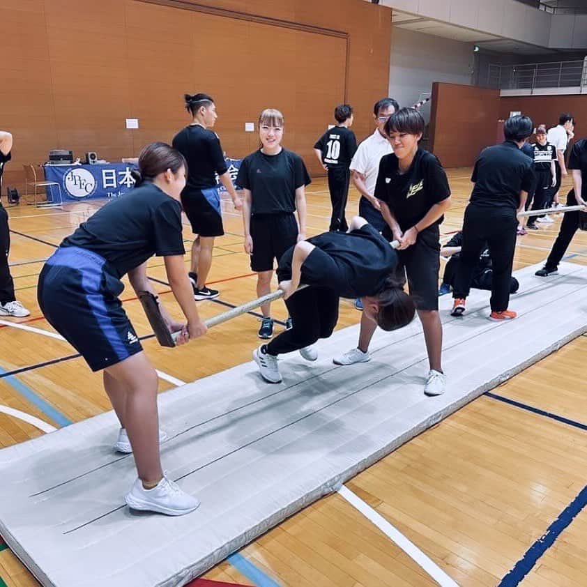 日本工学院のインスタグラム：「スポーツカレッジの学生が、"幼児体育指導員"の実技講習を受けている様子です😁 . この講習では、子どもたちに体育や運動を「たのしく」「わかりやすく」「安全」に指導するためのスキルを身につけました😉 . . 「#日本工学院」をチェック！！ 学生が投稿したリアルな日常風景を見ることができますよ！ . . #nihonkogakuin #専門学校 #日本工学院八王子専門学校 #日本工学院専門学校 #教職員投稿写真 #スポーツカレッジ #スポーツ健康学科 #若きつくりびと #メディカルトレーナー #スポーツトレーナー #アスレティックトレーナー #ビューティートレーナー #インストラクター #メディカルケア #アスリート #スポーツマッサージ」