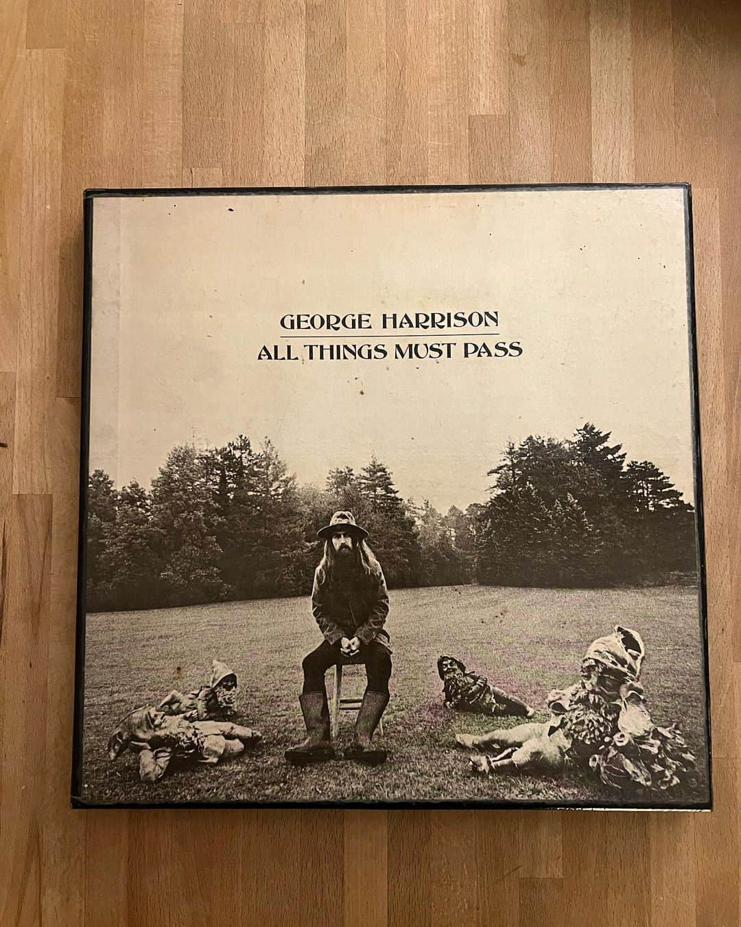 フィンクさんのインスタグラム写真 - (フィンクInstagram)「Updated the “What’s In My Ears” @spotify playlist this weekend - allowing myself a break from myself and delving into Dad’s dusty crates at home - nuggets from all the major food groups from Floyd , Peterson, Nash, Van The Man, Harrison, Oscar Peterson and a super early Radiohead head - which I suspect was probably my Sisters ….   Good times - mixing down this week - new record really sounding amazing …  F x」10月23日 21時46分 - finkmusic