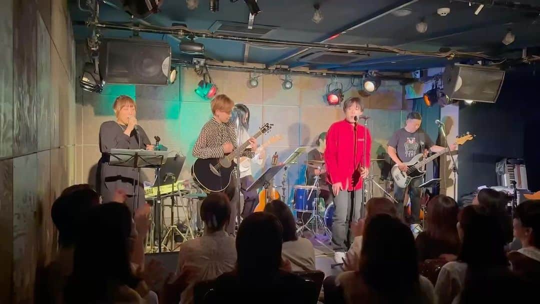 のインスタグラム：「今回のライブで最も苦労した曲の1つが「STAR LIGHT」 特にこの間奏の部分。 本番上手く行って、ほんとに良かった😭😭😭  アーカイブ配信もあるので、ぜひ全編観てほしいな。  アーカイブ配信のアクセス方法は ストーリーに載せておきます✨️  #WHITENOSE #CHAGEandASKAリスペクトバンド」