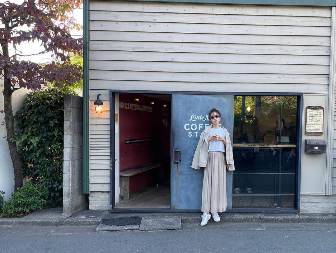 fumi_nakajimaのインスタグラム：「ㅤㅤㅤ よく考えたらわかることですが、 この格好で自転車乗って 見事にスカートちぎれました☺️← ㅤㅤㅤㅤㅤㅤ 色とサイズ感に一目惚れして 何年振りに買ったライダース、やっと着れた🍂🤎」
