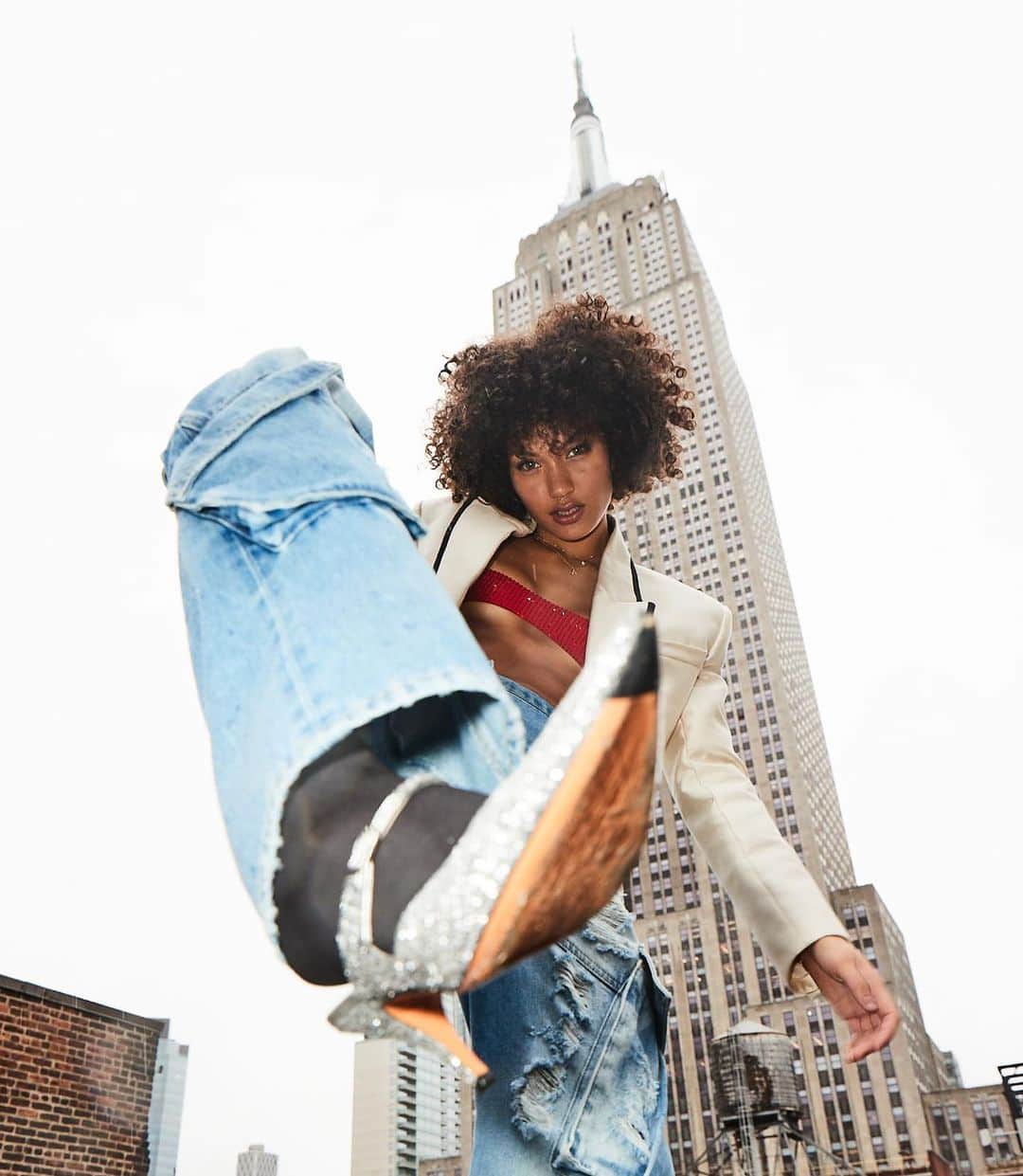 ベン・ワッツのインスタグラム：「New York New York …… big city of dreams , new snaps 🫰 dropping soon wiv @shoprodeo x @cocokahaloa style @xgabriela beauty @jodieboland @lindsayrustperper @livyduncan big up @garysloft #benwatts #fashion #nyc」