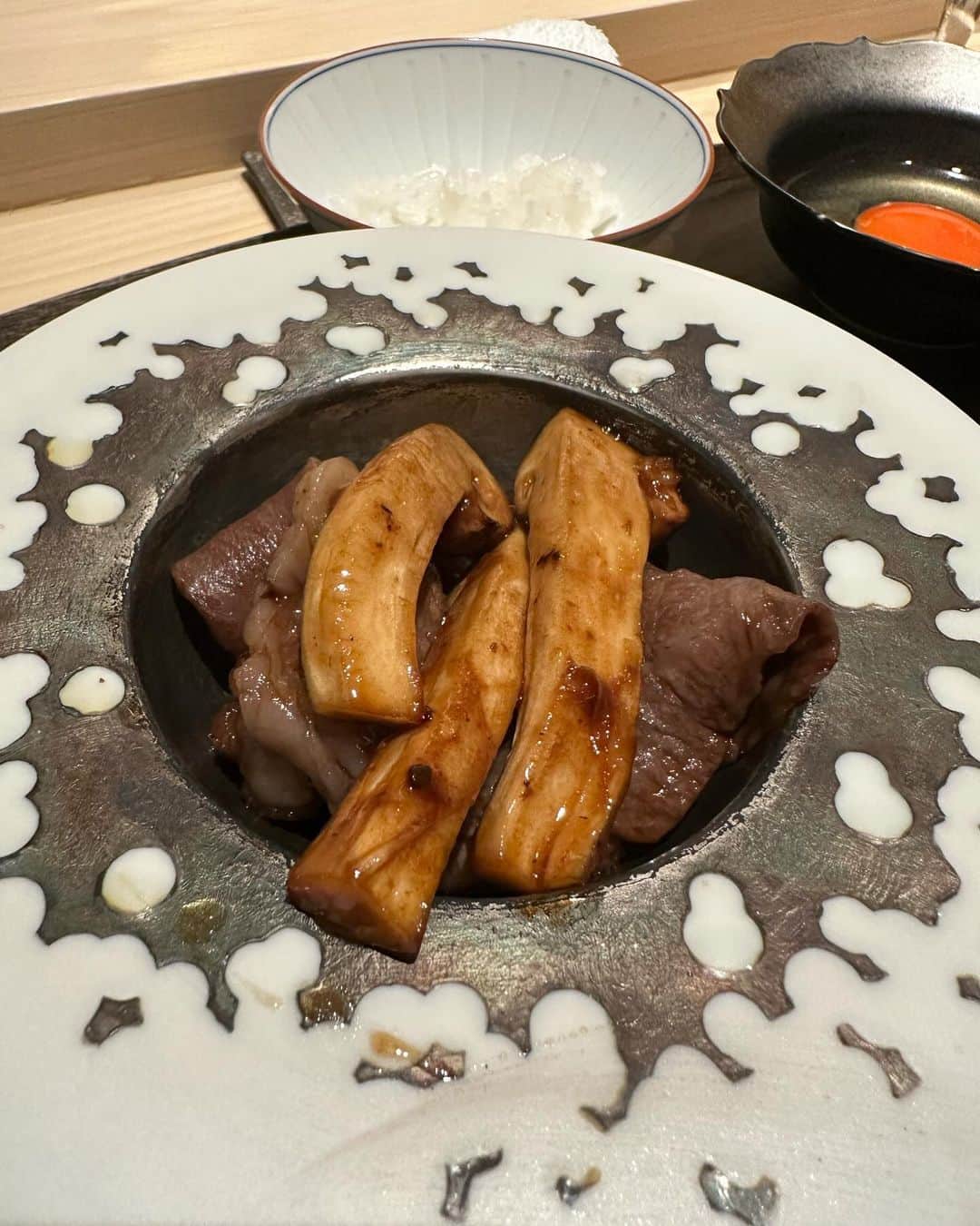 桜井裕美のインスタグラム：「松茸とお肉のコラボ❤️❤️❤️ 何ヶ月に一回行くやつ🍴 焼肉はここが1番好き🥂  #うらまつ  #肉 #dinner」