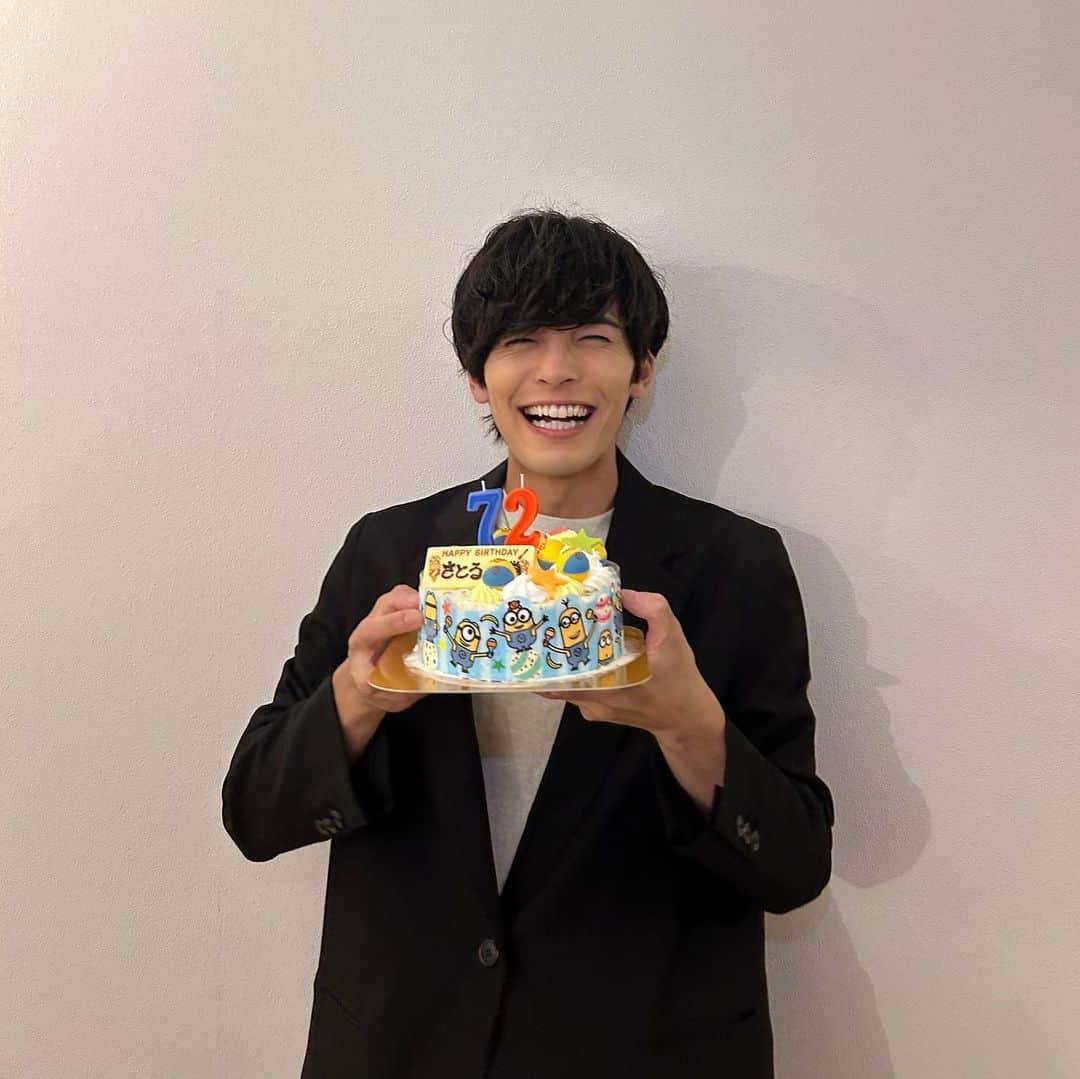 相馬理さんのインスタグラム写真 - (相馬理Instagram)「今日で27歳になりました。 サラリーマンを辞めてからもうすぐ5年が経とうとしていて特に今年は地元の周りの子達が結婚したり失うものがあったりと色々なことがあった26歳だったなあと思います。 そしてお芝居の仕事では色んな事にも挑戦させていただき少しは成長しているのかな？と思います。 27歳になった今年は20代後半の後半になるので更に飛躍した年にしていけるようにそして色んなお知らせを皆様にできるように頑張ります！ これからも変わらぬ全力応援をよろしくお願いします！ 　　　　　　　　　　　　　　　　　相馬　理 #72歳じゃありません」10月23日 21時54分 - satoru.s1023