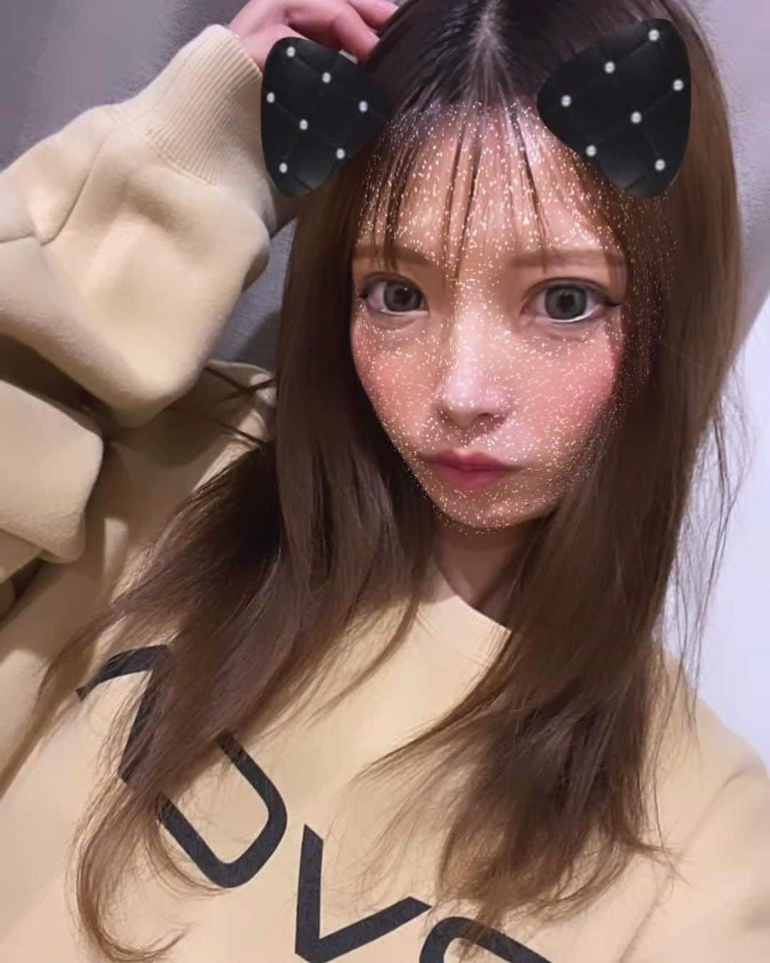 ちひろさんのインスタグラム写真 - (ちひろInstagram)「.  🤳✨  オキニのカラコン👀♡♡  ハイライトに載せてあるよ🫶  #セルフィー #自撮りしてみた #フィルター #加工 #RVCA #トレーナー」10月23日 21時56分 - chihiro_grm