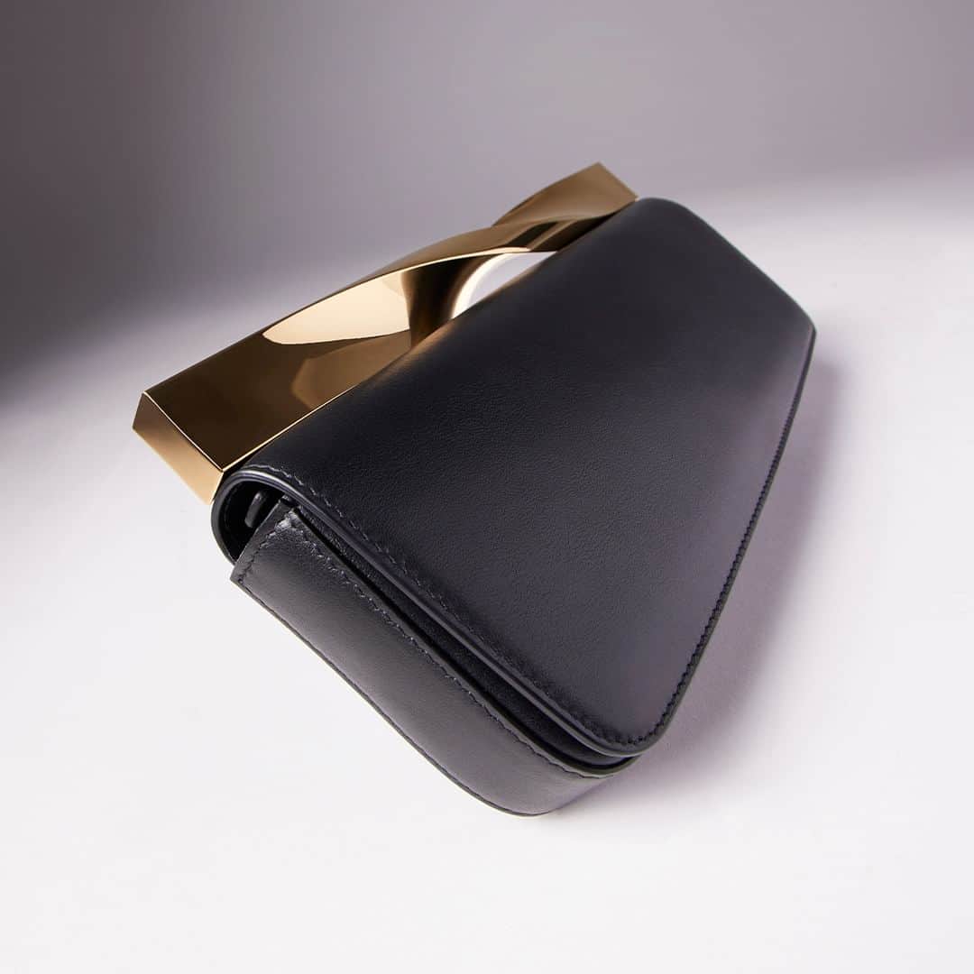 Aquazzuraのインスタグラム：「Love is a bag – and it’s the Twist Shoulder E/W. Sophisticated shoulder bag designed to cover all your daily needs plus enhance your evening wear   #AQUAZZURA #AQUAZZURABags」