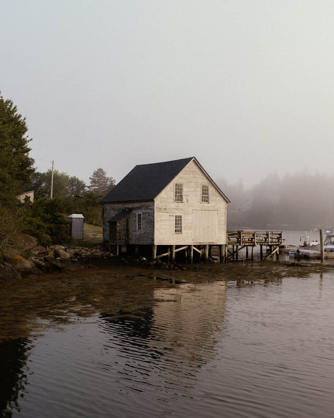 Sigma Corp Of America（シグマ）さんのインスタグラム写真 - (Sigma Corp Of America（シグマ）Instagram)「On a recent trip to coastal Maine, photographer @kamvachon left with only one camera and one lens: the FUJIFILM XT-4 paired with the new SIGMA 23mm F1.4 DC DN | Contemporary lens.   In her Impressions blog about the new SIGMA 23mm F1.4 DC DN | Contemporary lens, Kam writes, "Its wide angle allowed me to capture the vastness of the scenery, while the F1.4 aperture kept me shooting until nighttime." She adds, "the colors were beautiful right out of the camera, and I was able to crop while still retaining so many details. This combo was definitely a very good choice for this trip."   To learn more about this new lens, which is available in X Mount, Sony E Mount & L Mount, click the link in our bio or visit bit.ly/sigma-23mm-dcdn-xmount-ig  #SIGMA #SIGMAphoto #photo #photography #travelphotography #fujifilmxmount #sigmalens #primelens #sigma23mmcontemporary #sigmaxmount #sigmacontemporary #sigmadcdn #apsc」10月23日 22時00分 - sigmaphoto