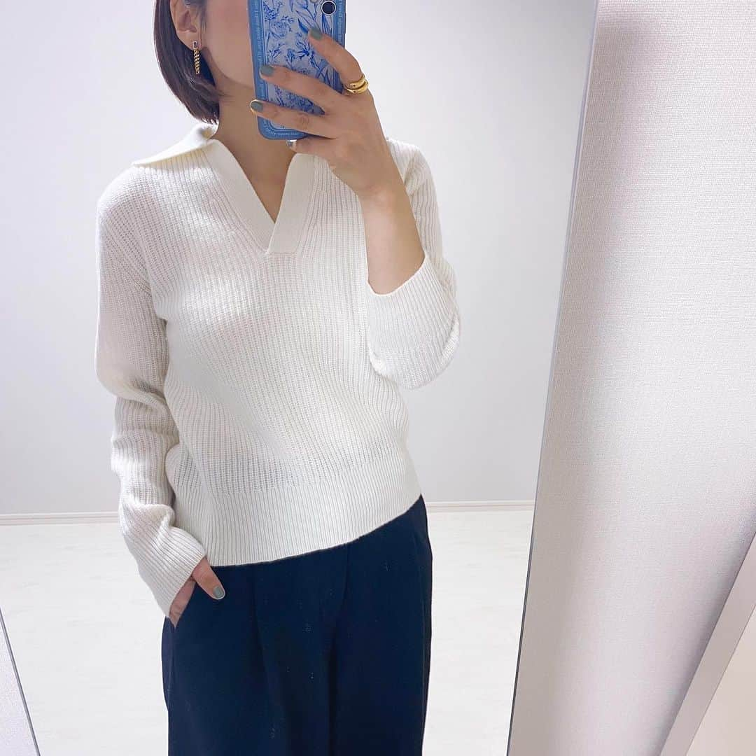 aiaiさんのインスタグラム写真 - (aiaiInstagram)「UNIQLOのポロセーターが可愛い♡  UNIQLO and COMPTOIR DES COTONNIERS  襟付きでコンパクトなのに適度なリラックス感のある シルエットで着たら自然と襟抜きしたみたいになる。  着丈も短くて出して着てもバランス取りやすいです。  サイズはLサイズにしましたー。  タックワイドパンツも履きやすくて良い✨  @uniqlo_with  @uniqlo_jp  @uniqlo  #プレミアムラムポロセーター #ポロニット  #ポロセーター　#ユニクロニット #ユニクロのニット  #uniqlo #ユニクロ #ユニクロコーデ #uniqlo2023fw #ニットコーデ #秋コーデ #秋服 #秋服コーデ #秋カラー」10月23日 22時01分 - saltaiai