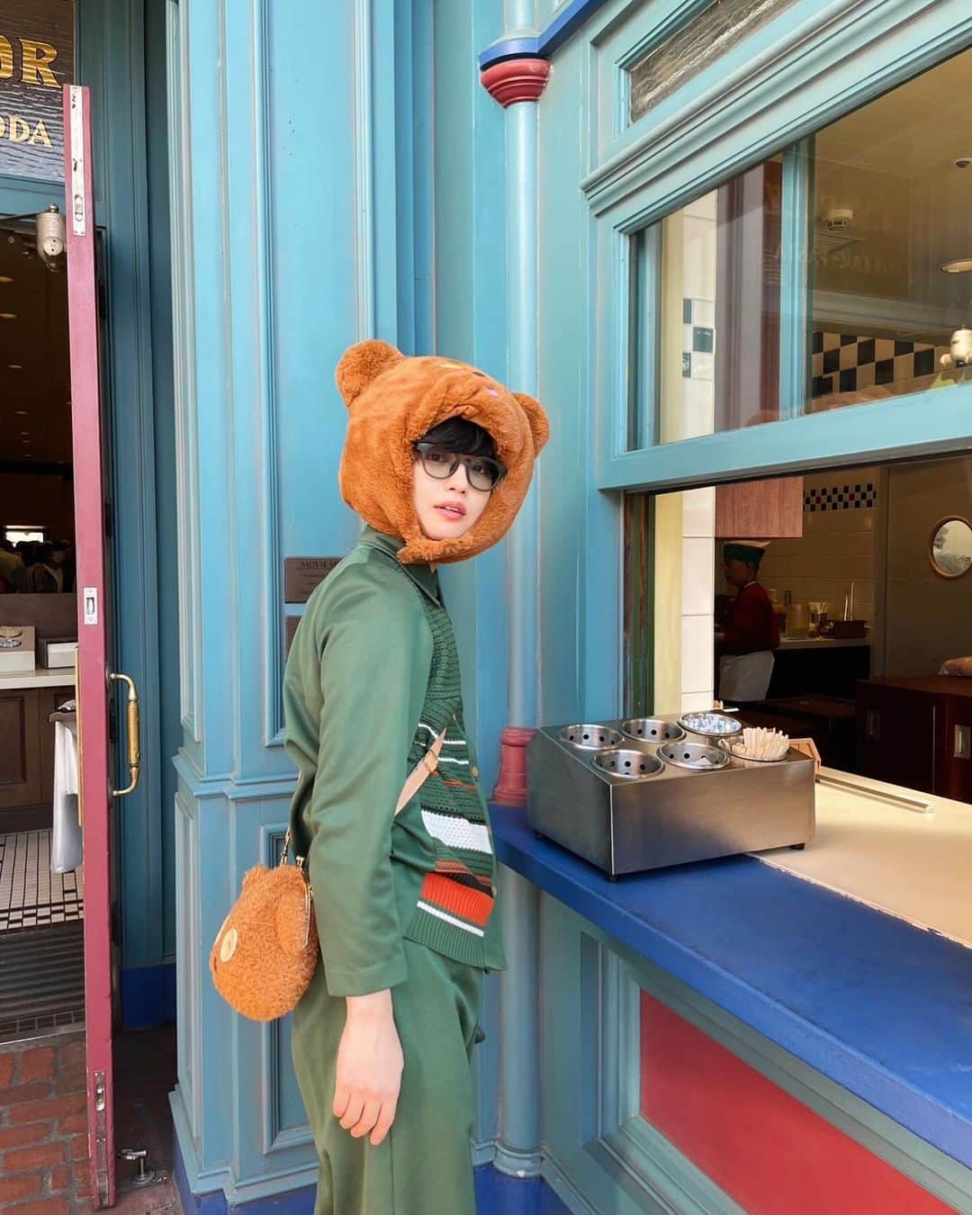 ゆうたろうさんのインスタグラム写真 - (ゆうたろうInstagram)「朝6時半起きでユニバも行けて大満足みかん。今回はティムタムちゃんをお供に選びました🧸🫶🏻💭  （~feat初めてのNintendoエリアで大興奮の僕を添えて~）」10月23日 22時04分 - aaaoe__