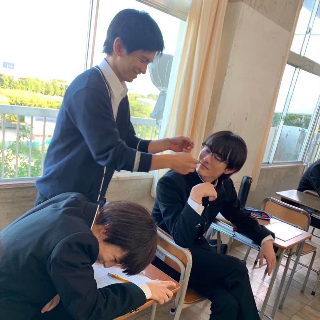 のインスタグラム：「藤野くんごっこ ヤマトver.👓🌟  感情が追いつかない第6話の先行配信まで、あと2時間！ ぜひ、見てください🙇‍♀️💓  #tbs #ドラマストリーム #君には届かない #第5話10月24日火曜24時58分放送 #前田拳太郎 #柏木悠(#超特急) #田中偉登」