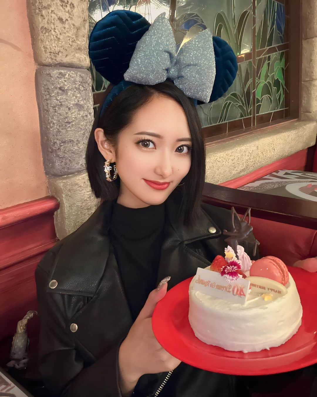 らんのインスタグラム：「24歳❤️‍🔥❤️‍🔥❤️‍🔥 お誕生日の前から当日からみんなにお祝いしていただけて幸せ🫶これからもどーぞよろしくっ 後祝いも✌️✌️✌️」