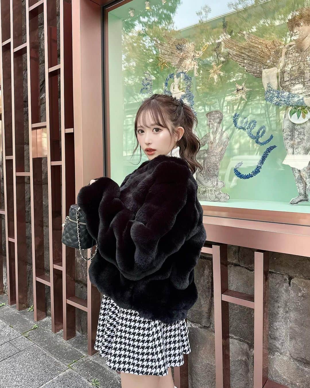 伊藤桃々のインスタグラム：「秋冬は更に女の子なコーデしたくなる🎀」