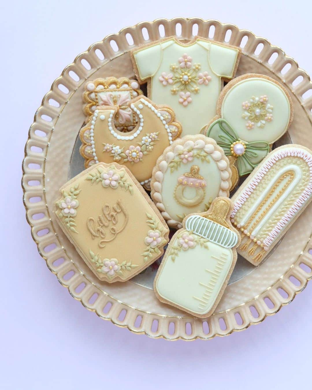 KUNIKAのインスタグラム：「Baby items cookies 🍼⭐️  #artofkunika」