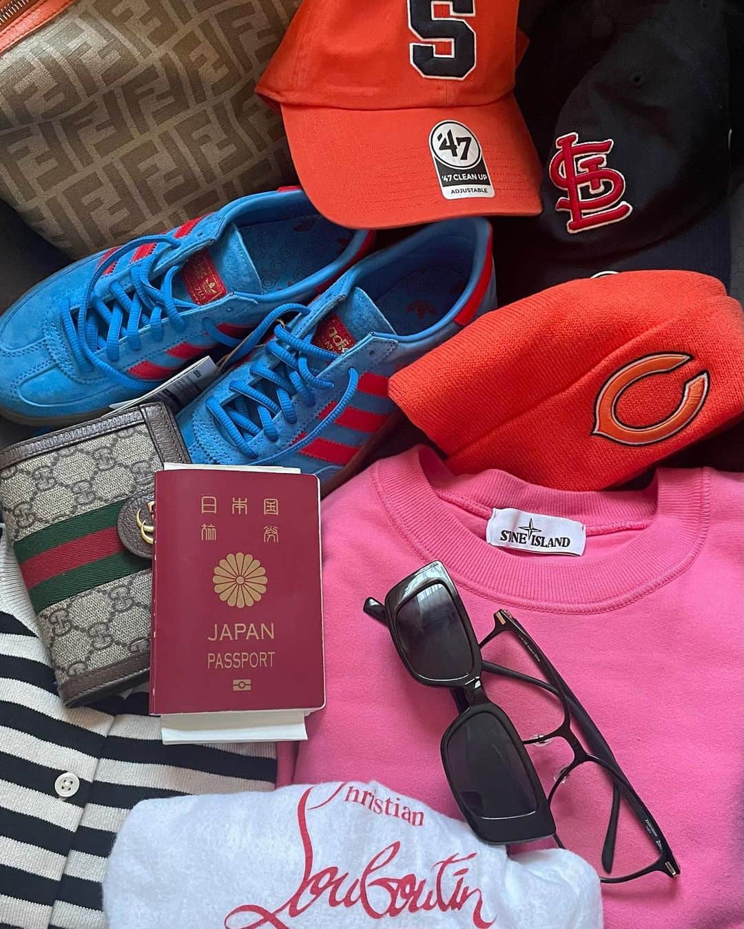 celia_azumaさんのインスタグラム写真 - (celia_azumaInstagram)「airport uniform✈️🩷👑🍭  #airportuniform #airportoutfit #travel #trip #korea #fff #f4follow #47cap #gu  #travelgram #travelphotography  #trip #tripkorea #koreatravel #kireanfood  #koreatrip #koreastyle #korean #southkorea  #milestonecoffee #fff #followforfollowback  #fyp #fashion #foodporn #family #dayoff #韓国 #韓国料理 #韓国旅行 #明洞 #江南」10月23日 22時13分 - ms__celia