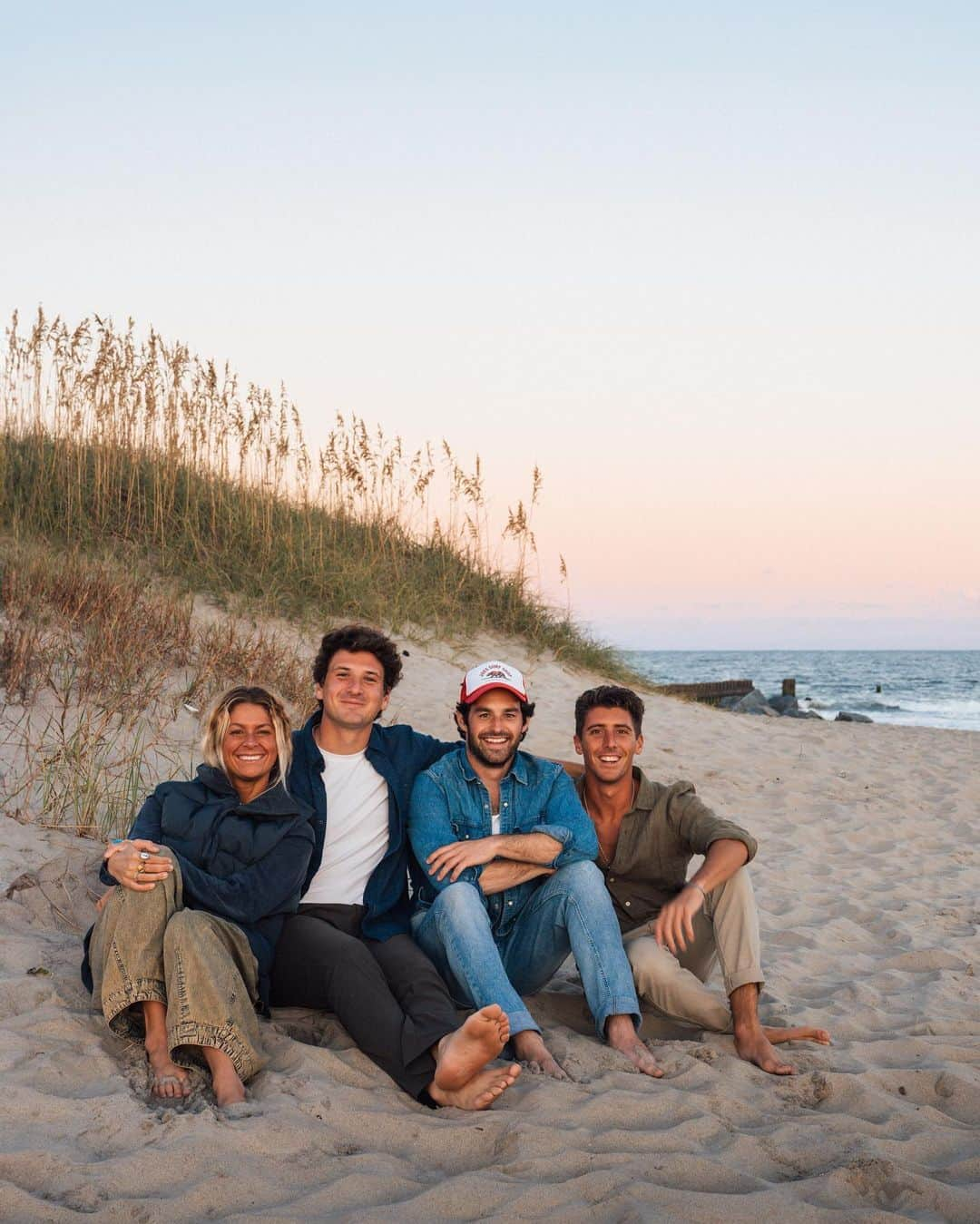 エリザベス・バイゼルさんのインスタグラム写真 - (エリザベス・バイゼルInstagram)「pure bliss with the boys  @cjfavino behind the lens capturing the magic of obx」10月23日 22時13分 - ebeisel34