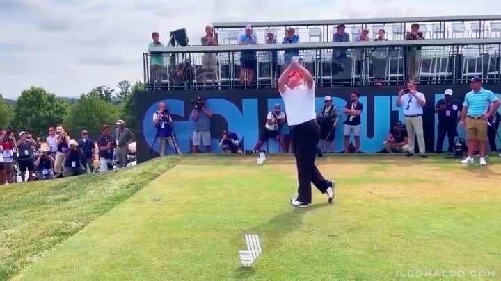ドナルド・トランプのインスタグラム：「🗣️FORE‼️⛳️」