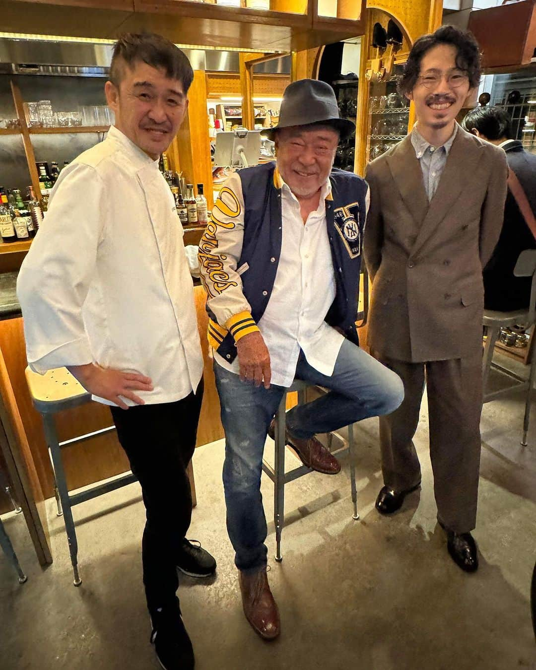 Yuya Hasegawaさんのインスタグラム写真 - (Yuya HasegawaInstagram)「【北方謙三先生ご来店】  虎ノ門にあるTHE SHOESHINE AND BARに日本を代表する小説家の北方謙三先生がご来店されました。数年前にBrift H青山にもお越し頂いたことがありお久しぶりのご来店にみんな大興奮でした。 御歳75歳で足元を輝かす本物の紳士を目指して我々も頑張ります！  #北方謙三 #theshoeshineandbar #parla #brifth #shoeshine #靴磨き」10月23日 22時17分 - yuya.hasegawa.brift.h