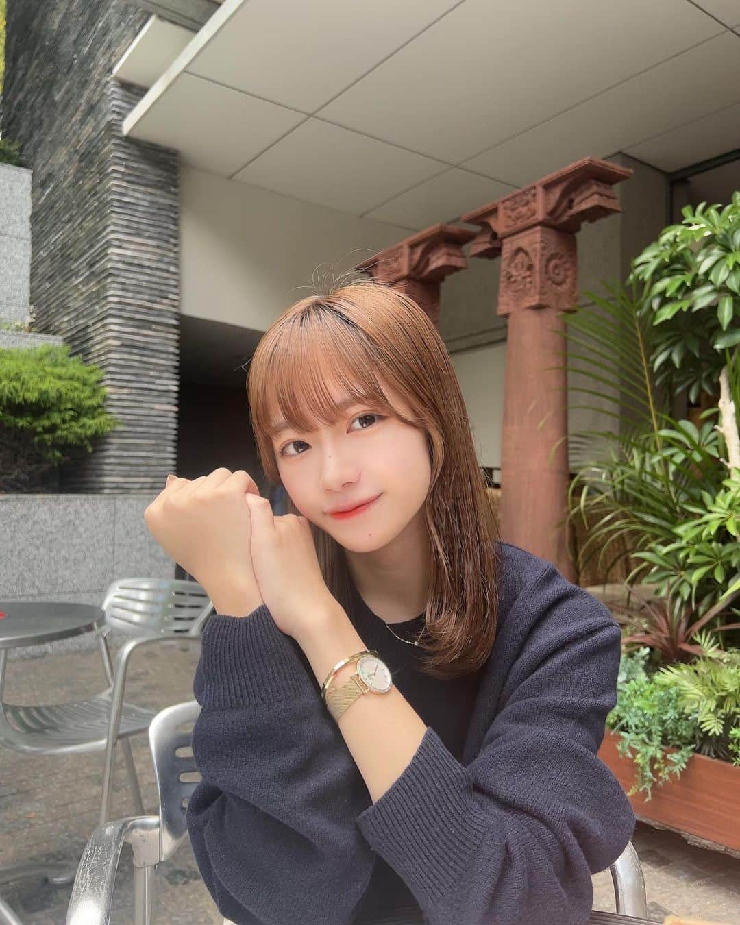 松本美紅のインスタグラム：「何にでも合うシンプルな時計⌚️  @danielwellington 12周年の新作です🫶🏻 肌馴染みの良いゴールドの時計でキラキラしててかわいい… また同じシリーズのバングルもファッションのアクセントになっててお気に入りです☺️  12月31日まで有効なお得なクーポンもございますのでぜひ！ クーポンコードは↓【MIKUMATSUMOTO_】 (このクーポンを使って、当社の公式ウェブサイトまたは直営店舗で購入すると、15％オフになります。)  @danielwellington  #ダニエルウェリントン  #dw12周年  #dwturns12  #fw2023  #yesdw #pr」