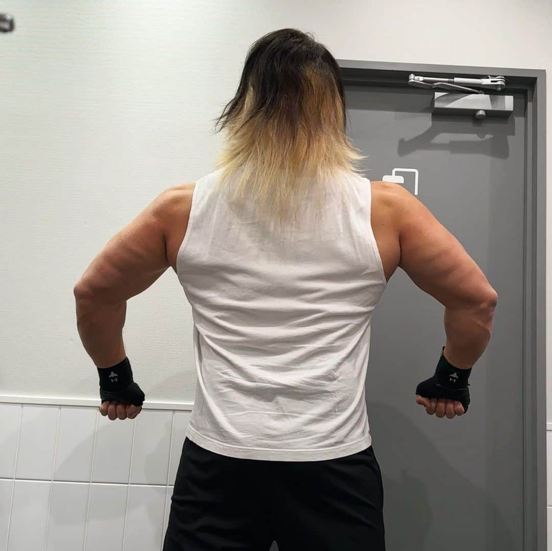 棚橋弘至のインスタグラム：「#背中トレ #backworkout   背中トレは、難しいねぇ。  #anytimefitness」