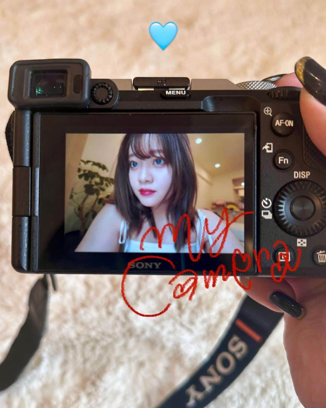 沢田野乃華のインスタグラム：「青カラコンハマってる、💙まぁこの写真は半年前だけど⭐️⭐️⭐️⭐️」