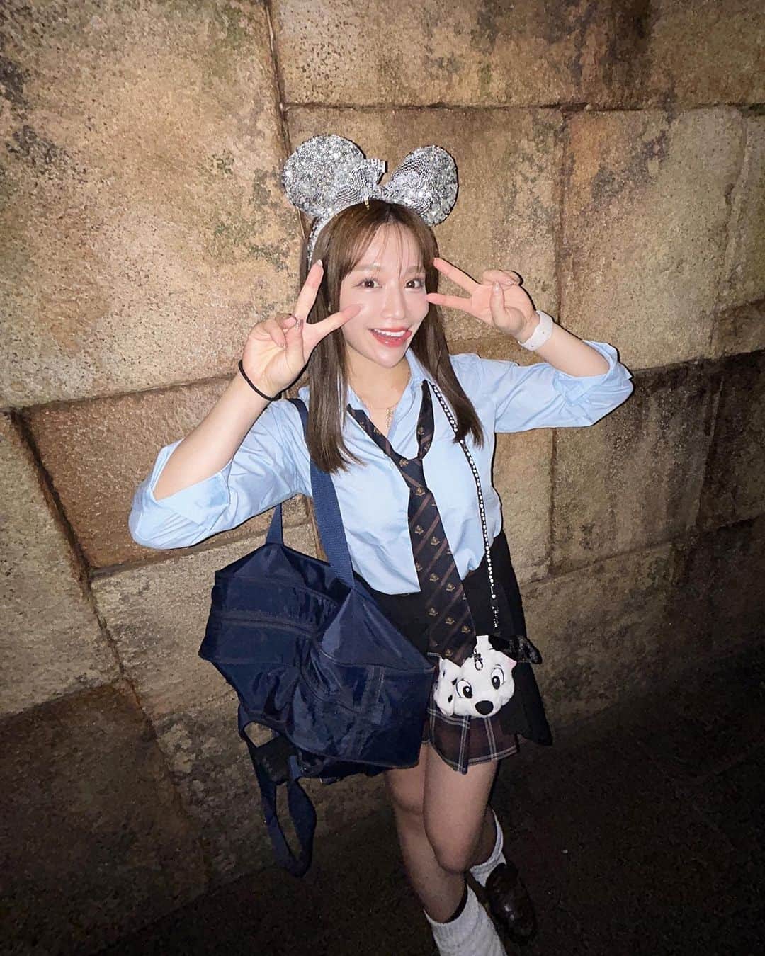 HIKARIさんのインスタグラム写真 - (HIKARIInstagram)「🏰🐭 ・ ・ ・ 青春を共にした友達と制服で🫶 処分しちゃう前に思い出作りを💐  (可愛すぎて捨てれなかったの。笑)  高校戻りたくなったよーーー😩  はやめのハロウィンたのしみました🎃❤️  いつ行っても癒される空間💫  _ #disneysea #制服ディズニー  #ハロウィンディズニー #jkブランド #高校  #jk #懐かしの思い出 #コスプレお許しください」10月23日 22時25分 - hikari_niko424