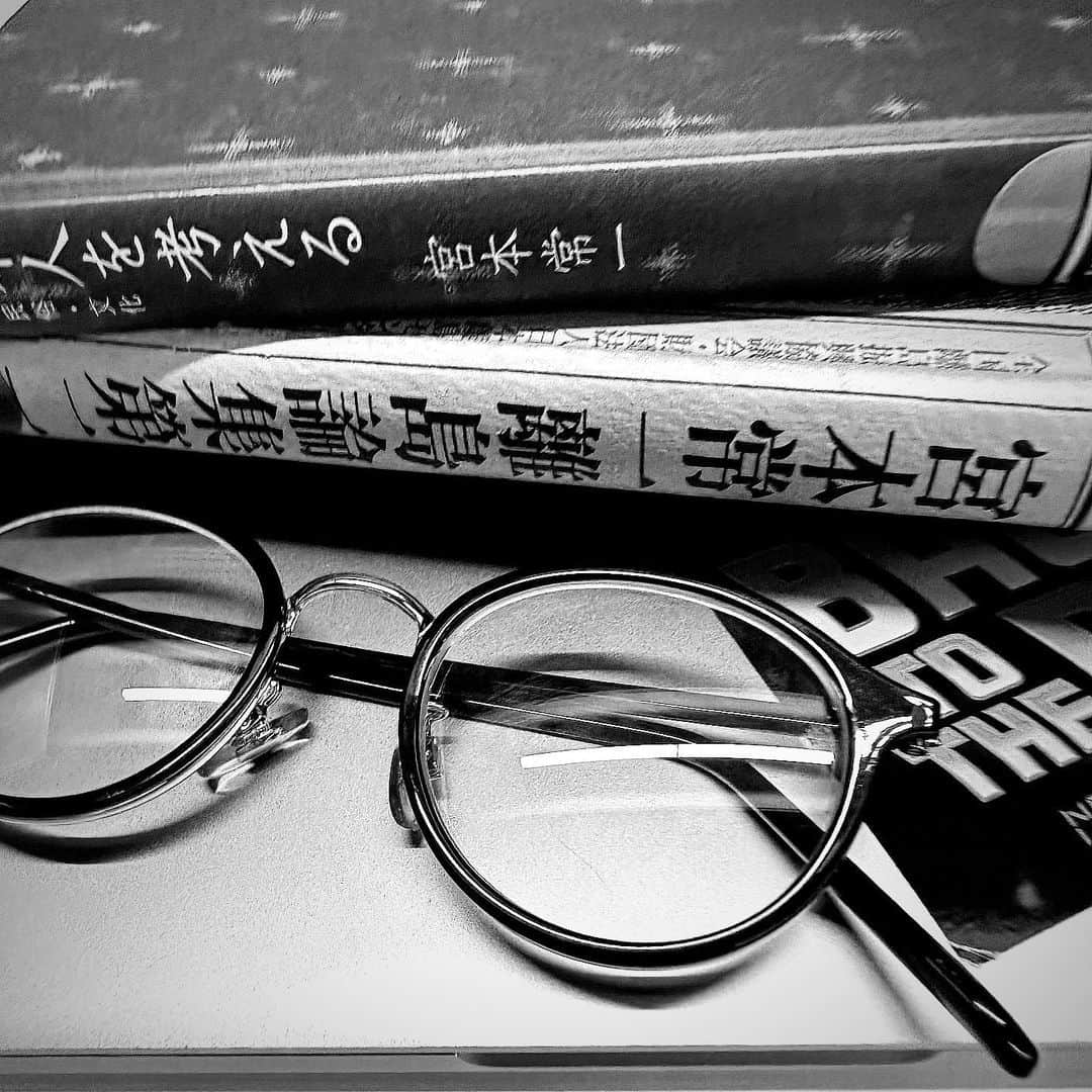 相川七瀬のインスタグラム：「大学の図書館も閉館ということで、、、帰りましょ。 明日の発表に何とか間に合うように、さらに家で追い込みだ🫥🫥🫥 気づいたら昼から何も食べてない😱 ラーメンとか食べたい気分🫠  #はらぺこ #ラーメンは醤油派 #友よ #一緒にいてくれてありがとう」