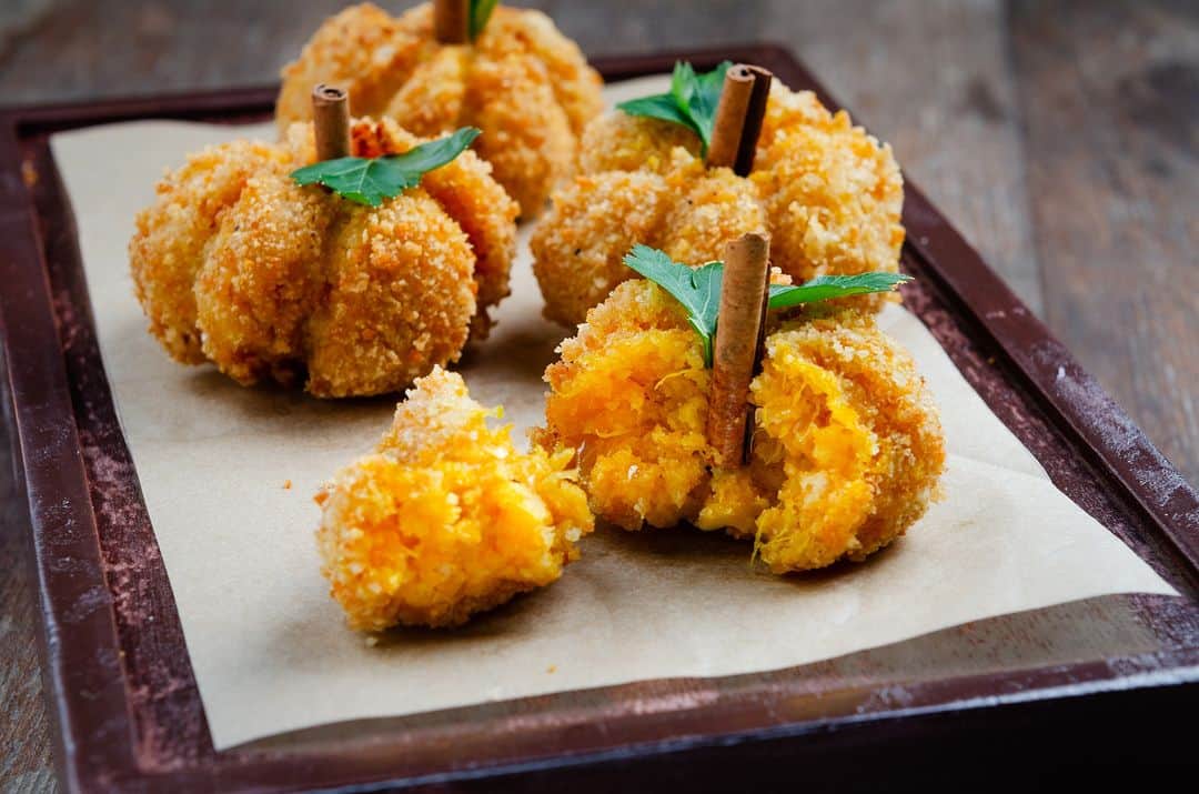 All Nippon Airwaysのインスタグラム：「Who else is drooling over these Kabocha croquettes?   Squash comes in different shapes, color and sizes, but Kabocha squash will always have a special place in our hearts. #Kabocha tastes like a mixture of #pumpkin and potato. Yum!」