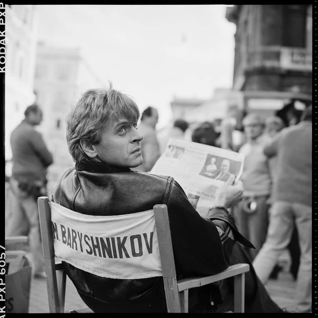 アーサー・エルゴートさんのインスタグラム写真 - (アーサー・エルゴートInstagram)「Mikhail Baryshnikov, Paris, 1986 🩶」10月23日 22時30分 - arthurelgort
