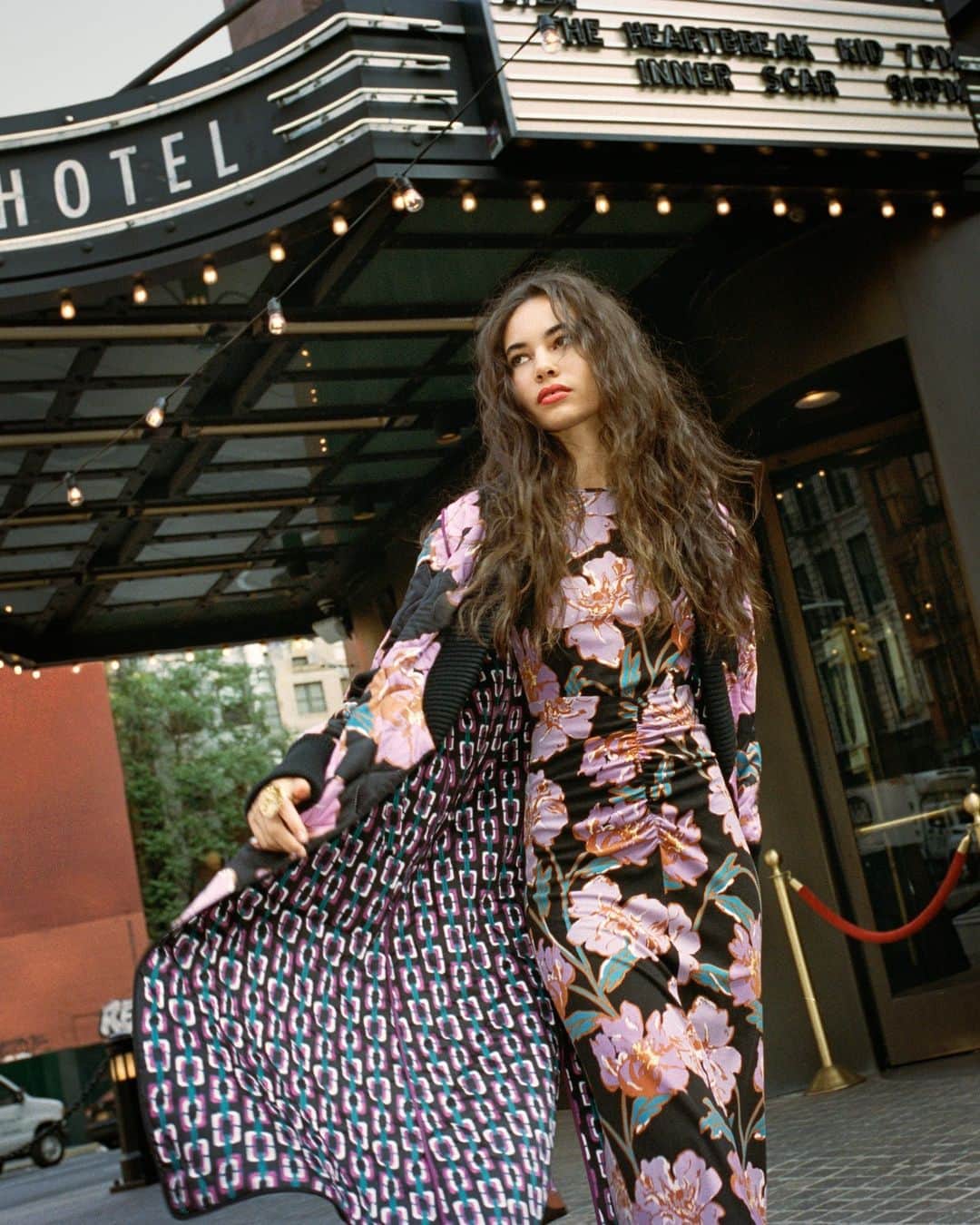 のインスタグラム：「New reversible coats, for your indecisive days 🌺 #DVF」