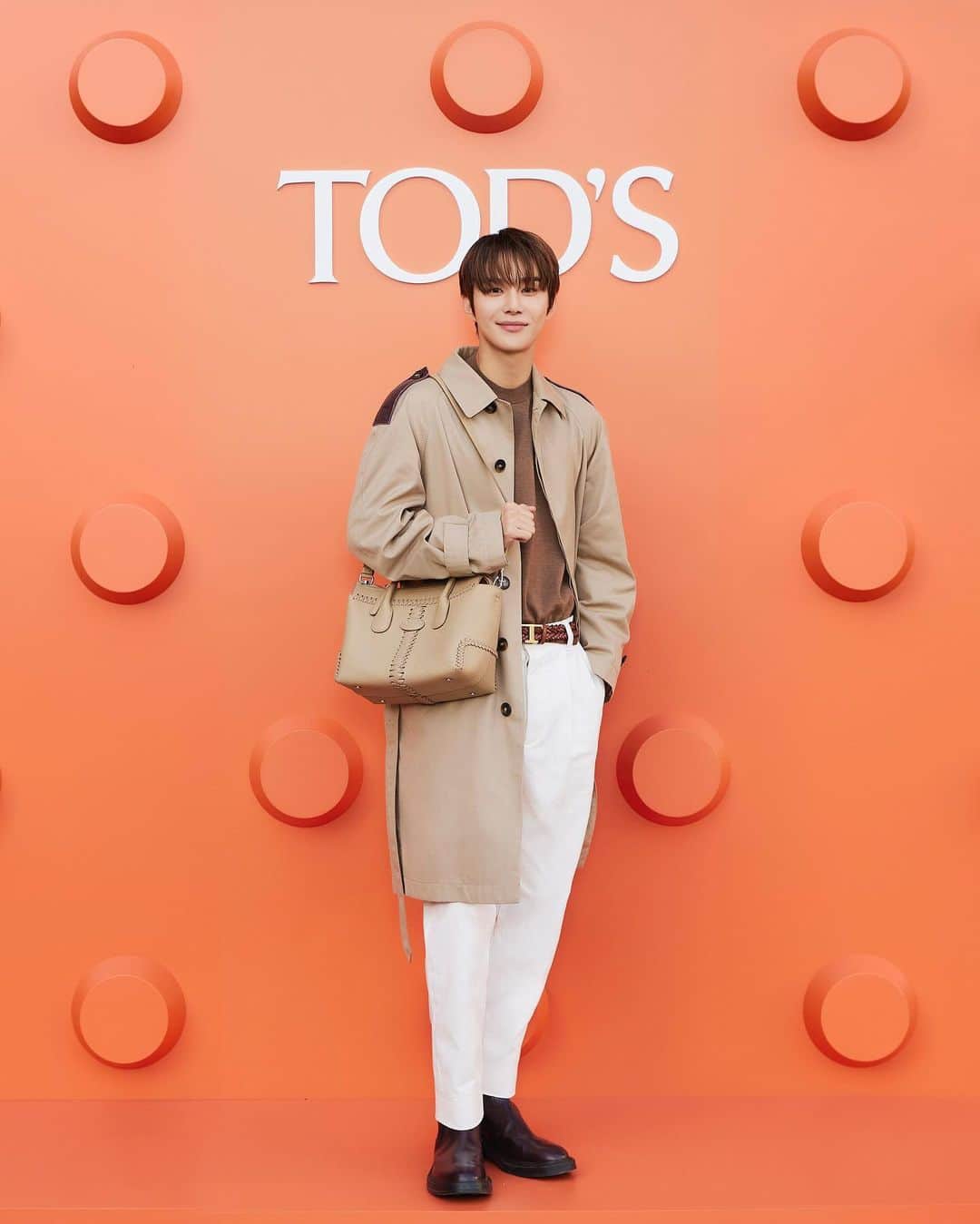 トッズのインスタグラム：「Tod’s Korean Brand Ambassador Mr. Jungwoo @sugaringcandy attended The Art of Craftsmanship pop-up opening event in Seoul wearing the #TodsFW23 collection.  #TodsHeritage #Tods #TodsSeoul」