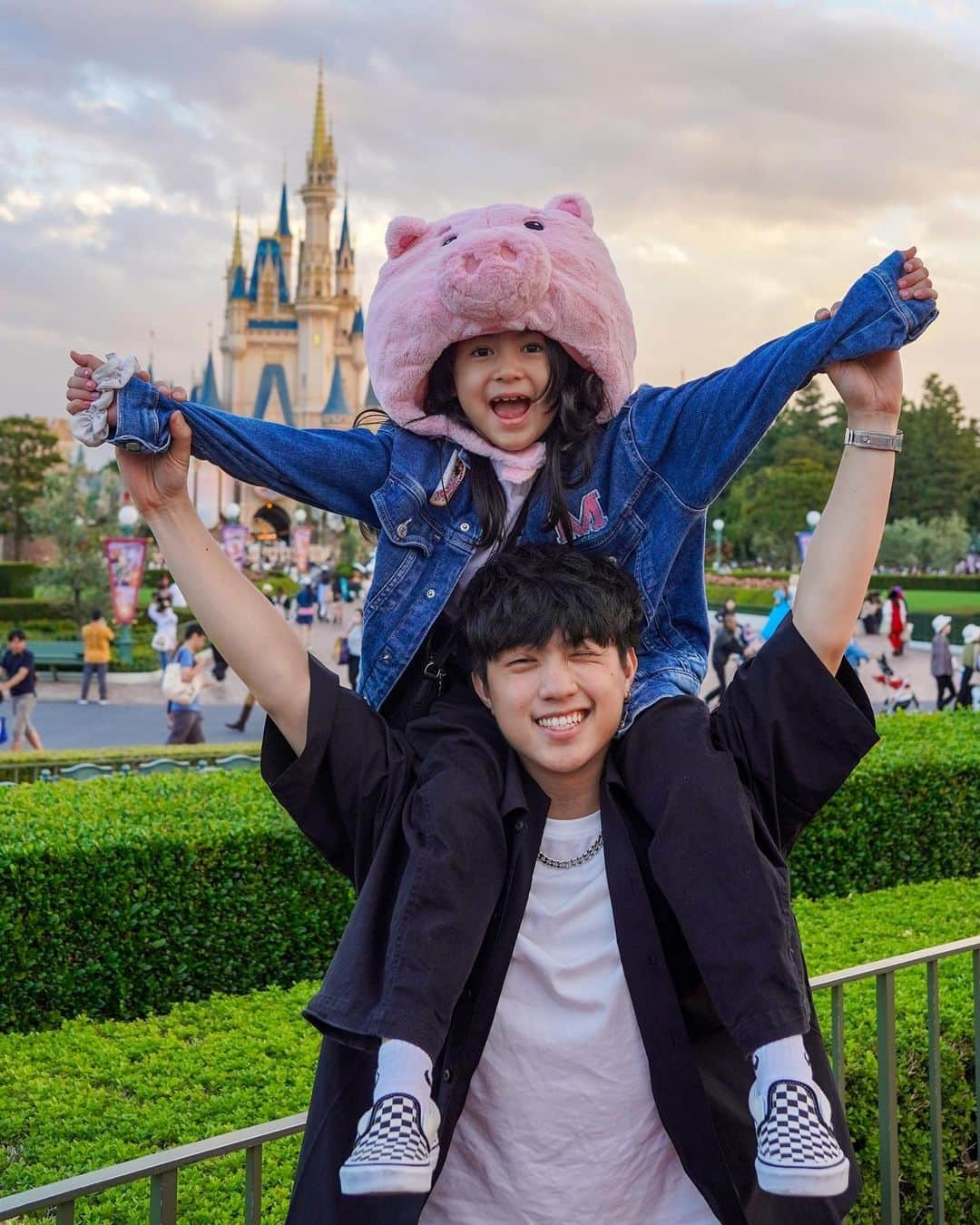 Ranz Kyleさんのインスタグラム写真 - (Ranz KyleInstagram)「Happiest birthday to my lil sister @onewithnatalia 🥳 big bro will always be here for you no matter what!! ❤️」10月23日 22時38分 - ranzkyle