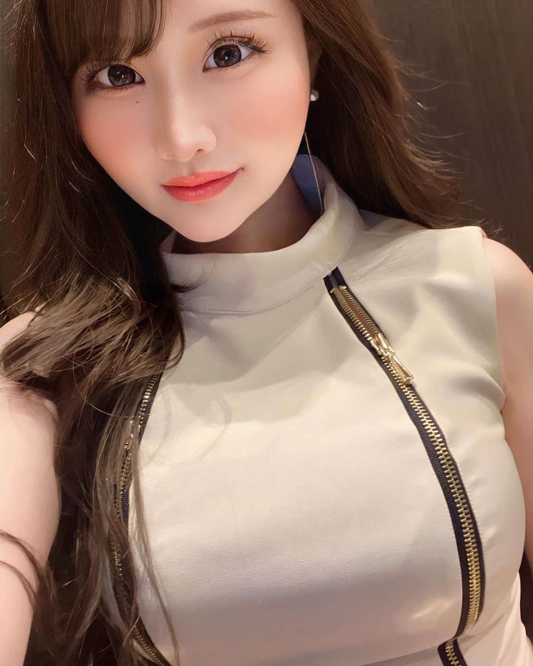 柊まりんのインスタグラム：「お休み2日目🌙*ﾟ ⁡ ⁡ ⁡ ⁡ ⁡ ⁡ ⁡ ⁡ ⁡ 吐く息が白くなってきた⸜❄️⸝ ⁡ ⁡ ⁡ ⁡ ⁡ ⁡ ⁡ ⁡ ⁡ 外の香りも冬に近づいてる時の香り🧤🤍 ⁡ ⁡ ⁡ ⁡ ⁡ ⁡ ⁡ ⁡ ⁡ ⁡ #バルセロナグループ #Fillia #フィリア #札幌 #すすきの #ススキノ #キャバクラ #キャバ嬢 #キャバクラ嬢 #ニュークラブ #ニュークラ #ニュークラ嬢 #キャバ #ラウンジ #ガールズバー #すすきのキャバクラ #すすきのキャバ嬢 #すすきのグルメ #札幌旅行 #北海道旅行 #美人 #美女 #可愛い #可愛い女の子 #銀座 #六本木 #北新地 #錦 #中州 #いいね返し」