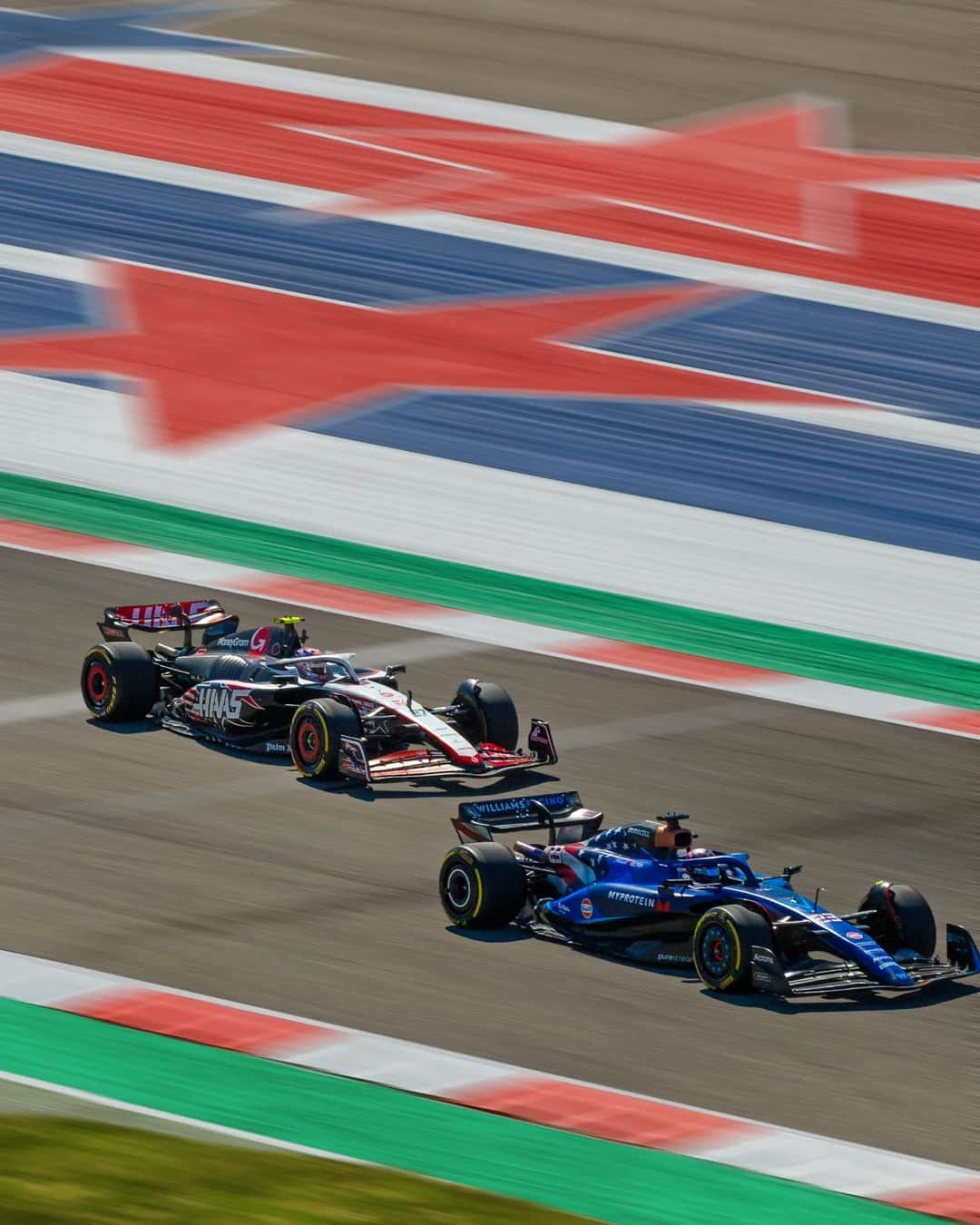 Rich McCorさんのインスタグラム写真 - (Rich McCorInstagram)「A weekend at @cota_official for the @f1 (with the bonus of @officialqueenmusic) looks a little bit like this ☝🏻  @traveltex #TexasToDo #LetsTexas @visitaustintx #TrueAustin #USGP」10月23日 22時50分 - paperboyo