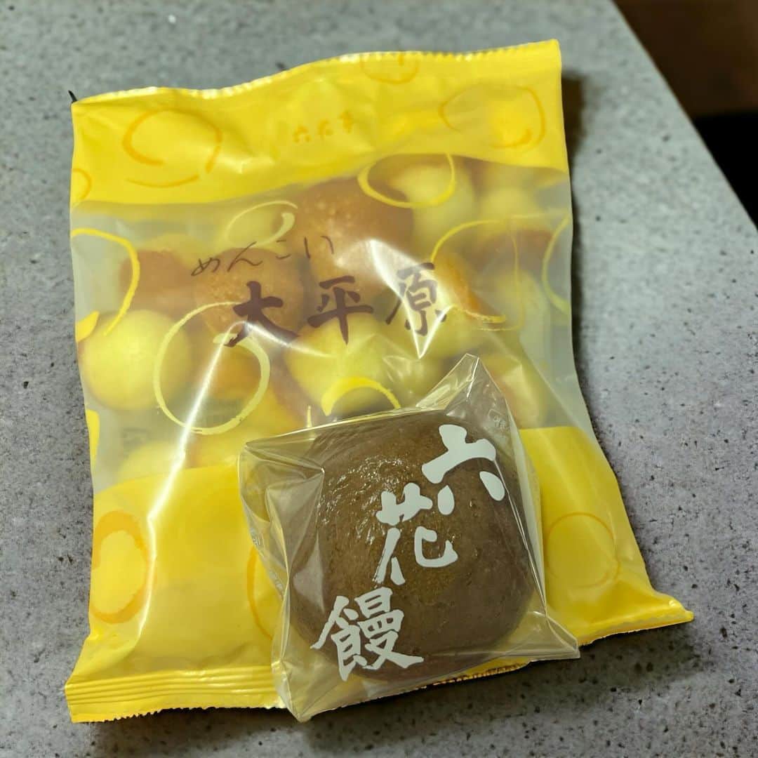 柳家三之助さんのインスタグラム写真 - (柳家三之助Instagram)「六花饅試したくて買いに行ったら、めんこいのまで買ってしまった。今は反省している。#札幌」10月23日 22時43分 - sannosuke