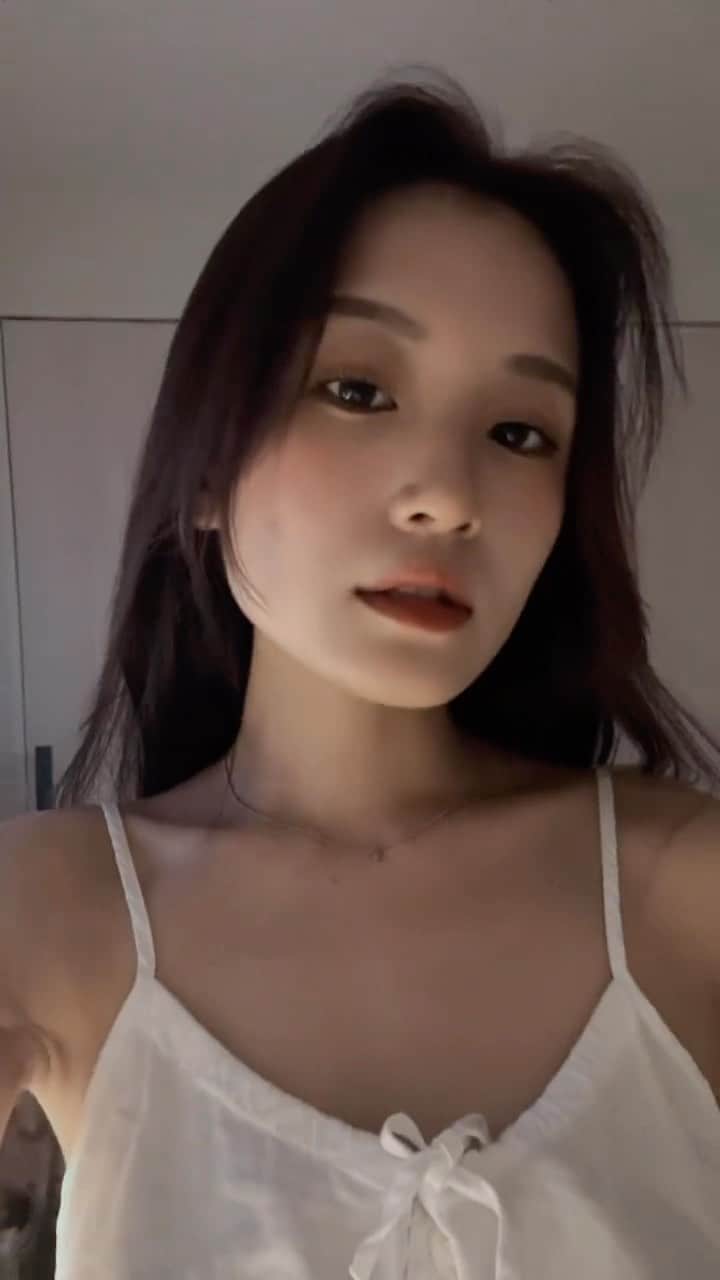 さくらのインスタグラム：「Look at me🌹🖤」