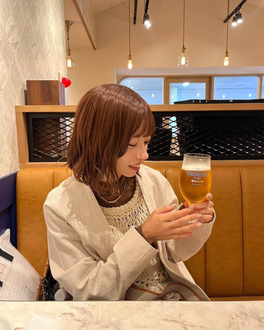 山田如凜さんのインスタグラム写真 - (山田如凜Instagram)「ㅤㅤㅤㅤㅤㅤㅤㅤㅤㅤㅤㅤㅤ 大阪での夜ご飯は気になってたお店へ 𓌉◯𓇋 ㅤㅤㅤㅤㅤㅤㅤㅤㅤㅤㅤㅤㅤ 気軽にリーズナブルに本格フレンチが楽しめましたっ スパークリングワインもお手頃価格で とても並々にいれてもらえて とってもお得🫢 ˎˊ˗ ㅤㅤㅤㅤㅤㅤㅤㅤㅤㅤㅤㅤㅤ お料理もどれもとても美味しくて 柔らかいしっかりとしたお肉や チーズたっぷりなオムレツが絶品 ⸝⋆⸝⋆ ㅤㅤㅤㅤㅤㅤㅤㅤㅤㅤㅤㅤㅤ メニューも豊富なのでまた行きたいと思えた 美味しいお店でした🫶🏻 ㅤㅤㅤㅤㅤㅤㅤㅤㅤㅤㅤㅤㅤ ㅤㅤㅤㅤㅤㅤㅤㅤㅤㅤㅤㅤㅤ  #大阪 #大阪カフェ #大阪観光 #梅田 #梅田ディナー #大阪ディナー #フレンチ酒場gold」10月23日 22時45分 - rin____1996
