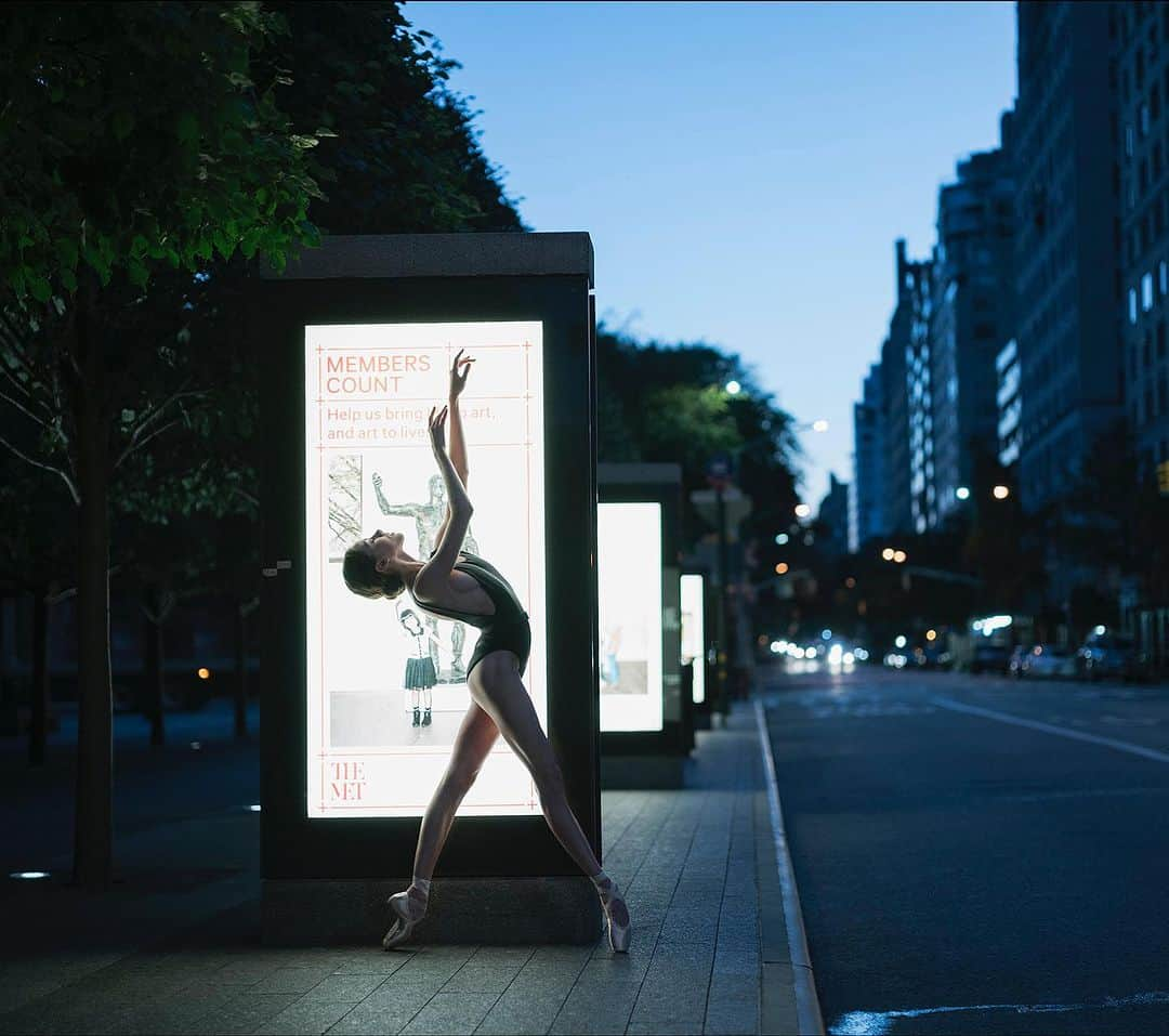 ballerina projectのインスタグラム：「𝐊𝐚𝐭𝐢𝐞 𝐁𝐨𝐫𝐞𝐧 on 5th Avenue.   @katieboren1 #kathrynboren #ballerinaproject #5thavenue #metropolitanmuseumofart #newyorkcity #uppereastside #ballerina #ballet #dance   Ballerina Project 𝗹𝗮𝗿𝗴𝗲 𝗳𝗼𝗿𝗺𝗮𝘁 𝗹𝗶𝗺𝗶𝘁𝗲𝗱 𝗲𝗱𝘁𝗶𝗼𝗻 𝗽𝗿𝗶𝗻𝘁𝘀 and 𝗜𝗻𝘀𝘁𝗮𝘅 𝗰𝗼𝗹𝗹𝗲𝗰𝘁𝗶𝗼𝗻𝘀 on sale in our Etsy store. Link is located in our bio.  𝙎𝙪𝙗𝙨𝙘𝙧𝙞𝙗𝙚 to the 𝐁𝐚𝐥𝐥𝐞𝐫𝐢𝐧𝐚 𝐏𝐫𝐨𝐣𝐞𝐜𝐭 on Instagram to have access to exclusive and never seen before content. 🩰」