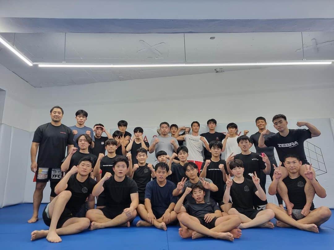 キム・ジュホンのインスタグラム：「#cubemma 🫡캡틴하남 최재현 그루트 정용완 히트맨 정용수 앤트맨 박도담 그리고 모두 👍🏻」