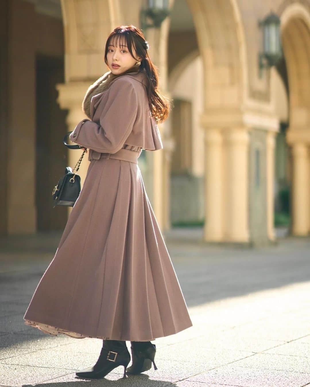 森香澄さんのインスタグラム写真 - (森香澄Instagram)「. Noelaの新作、モデルを務めさせていただきました！ コート可愛くて、寒くなるのが楽しみになった🥺 . Noelaの店頭にいるみたいなので、見つけてみてください♡」10月23日 22時54分 - mori_kasumi_